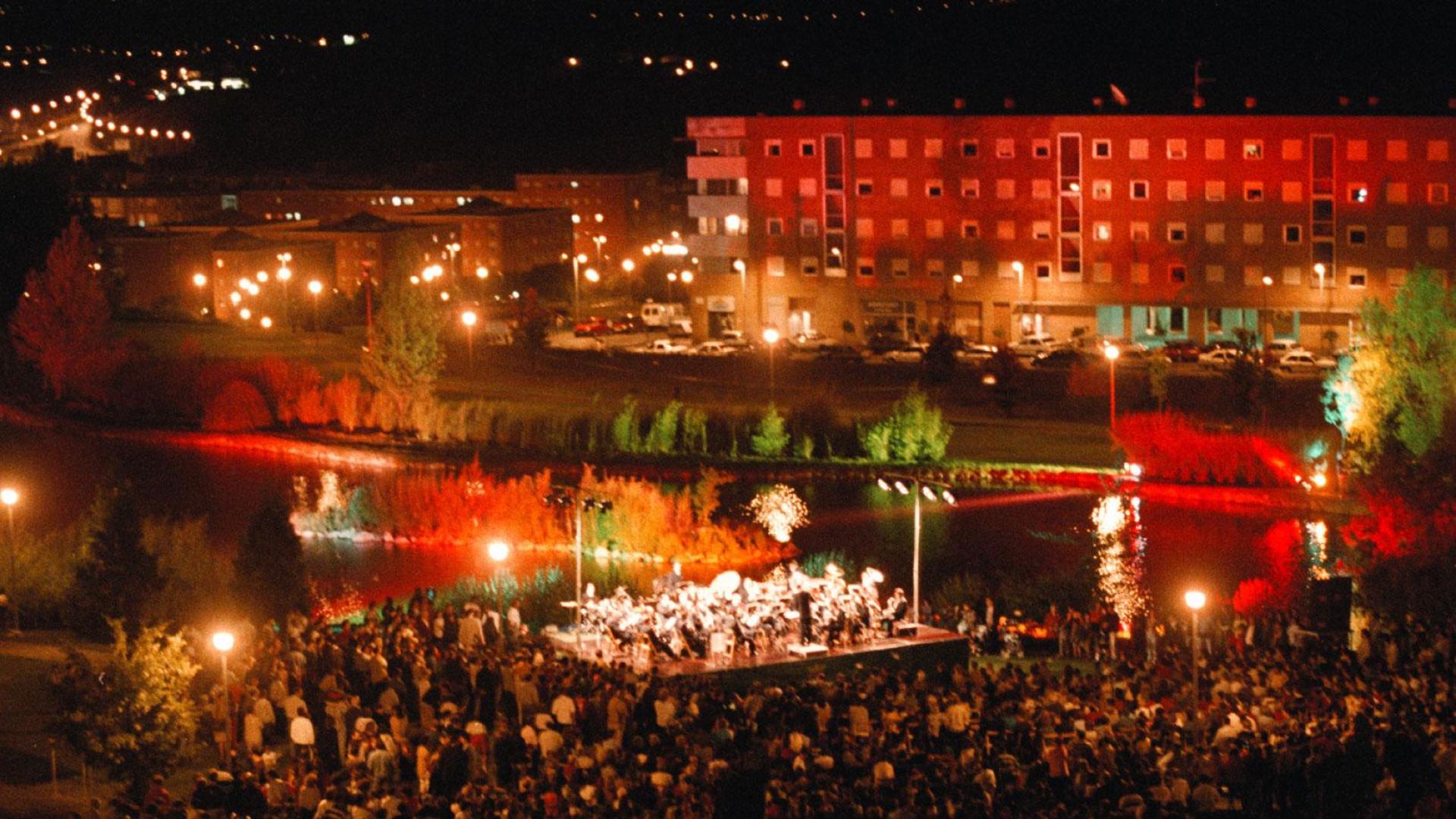 Fiesta nocturna para celebrar la incorporación de Mendillorri a Pamplona.