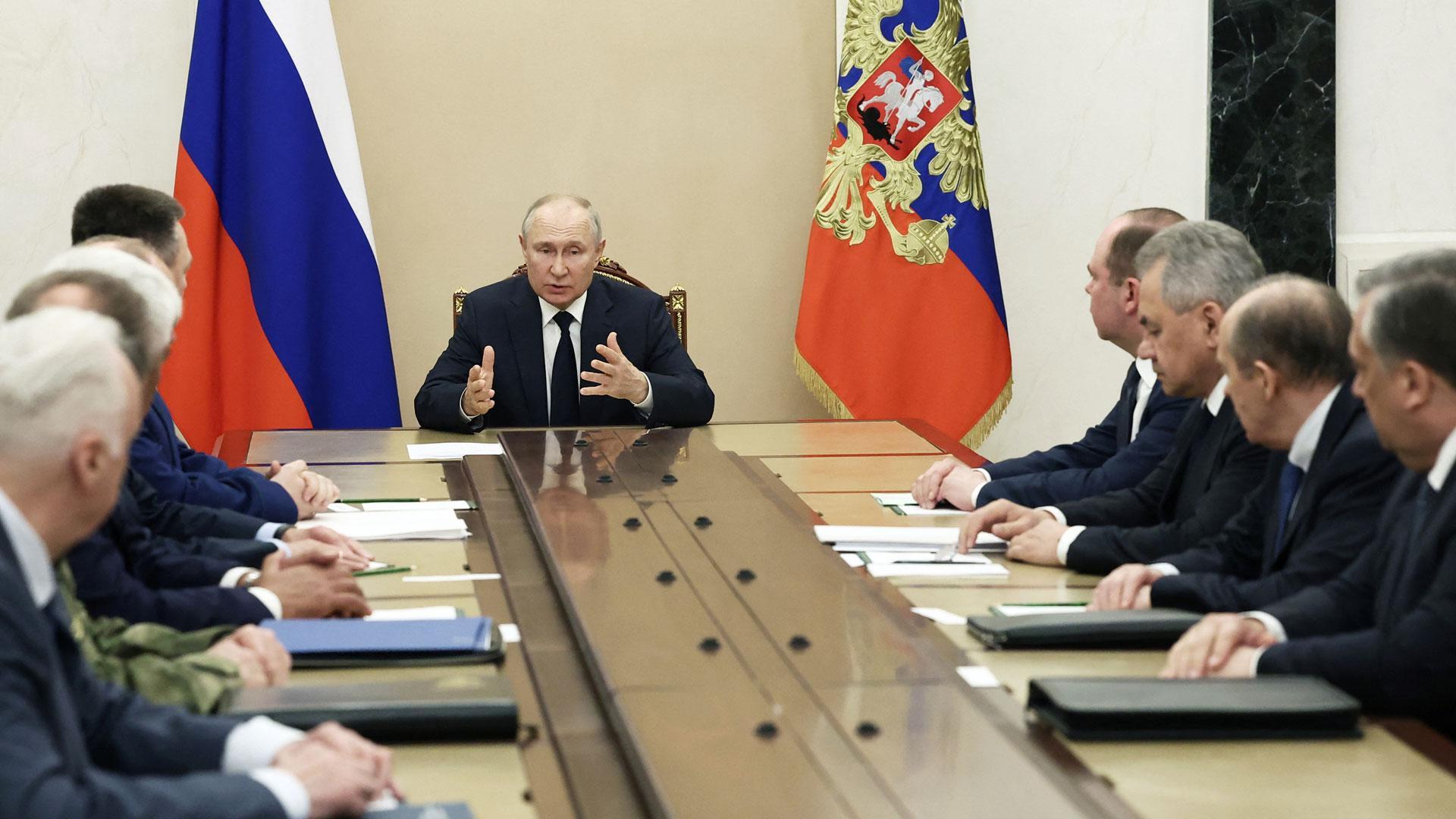El presidente ruso Vladimir Putin se reúne con los jefes de los servicios de seguridad rusos en Moscú
