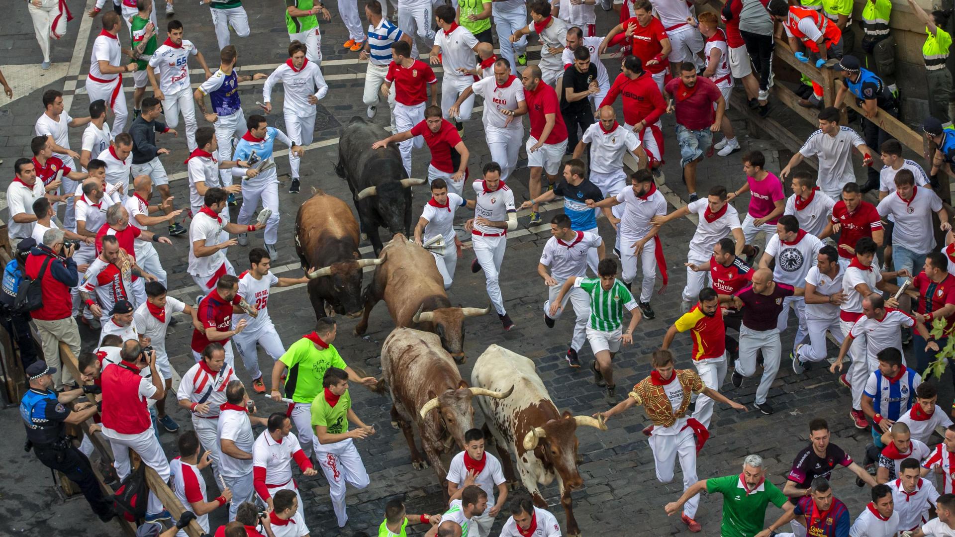 A: Jesús caso
F: 14.07.2022
P:
L: Pamplona
T: San FermÃn. Octavo encierro. Miura. Telefónica