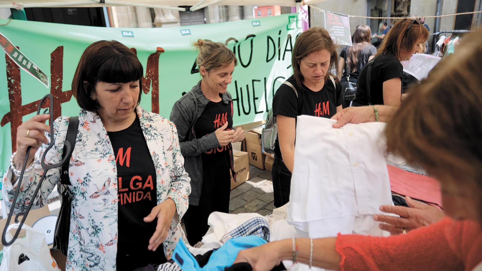 Las empleadas organizaron este martes un mercadillo en Pamplona