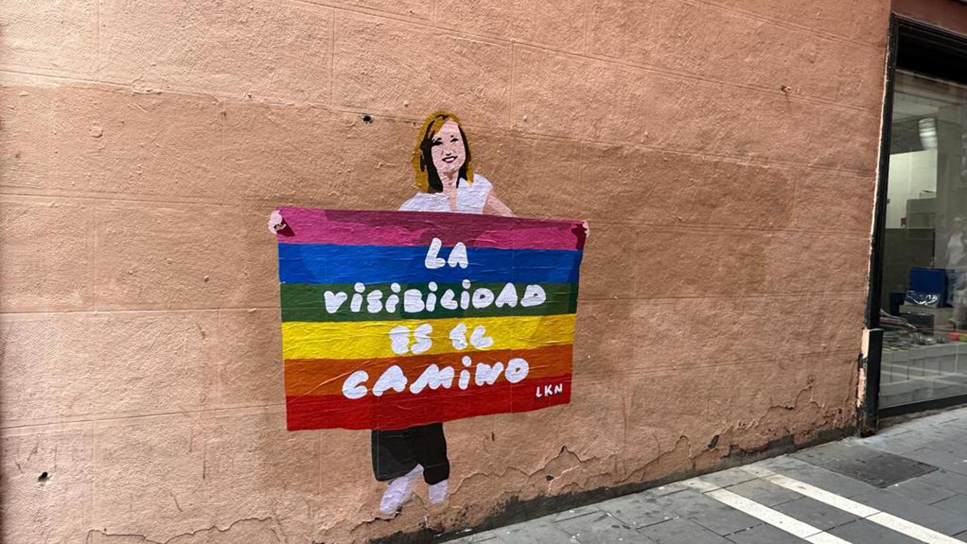 Mural de LKN con la alcaldesa Ibarrola con motivo del Día del Orgullo