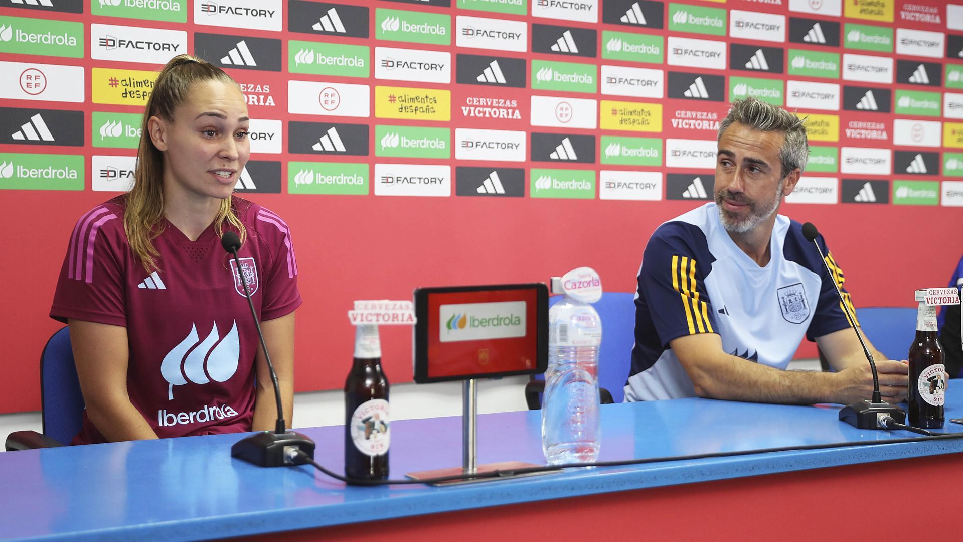 Irene Guerrero y Jorge Vilda, durante la rueda de prensa