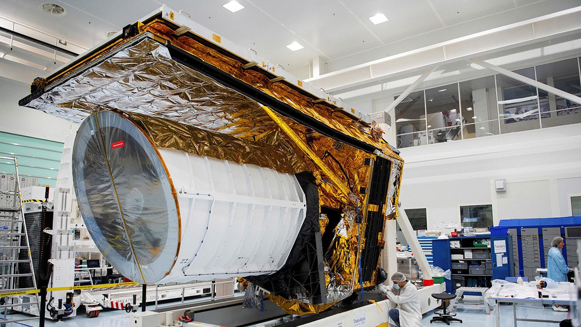 Vista del modelo estructural y térmico del satélite Euclid