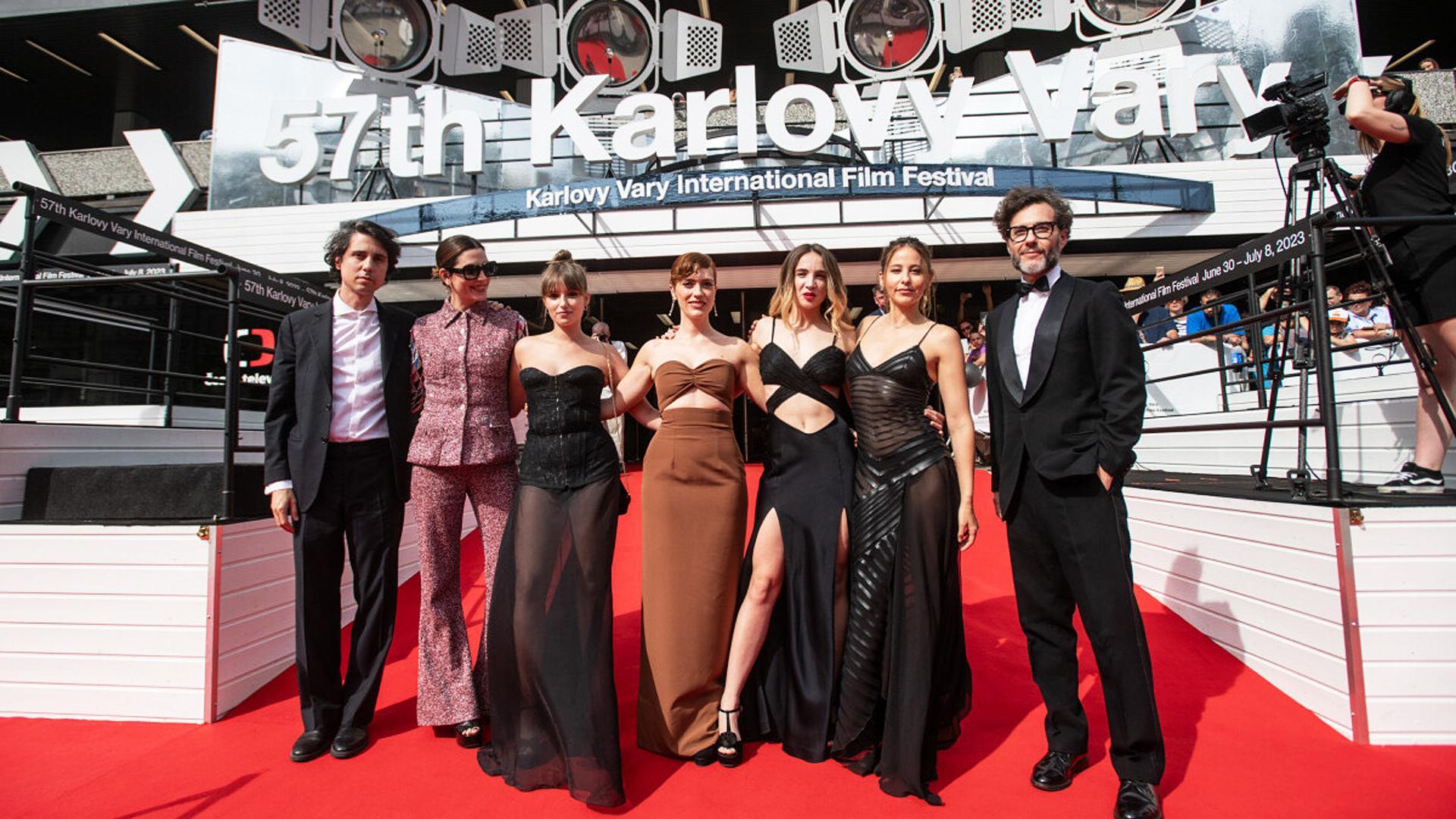 Helena Ezquerro, Itziar Manero, Bárbara Lennie, Irene Escolar e Itsaso Arana, este domingo 2 de julio, en Karlovy Vary