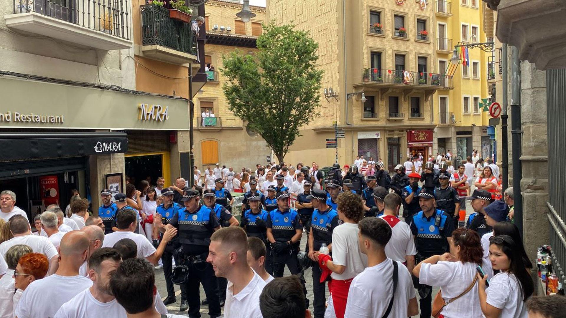 Momentos de tensión al intentar acceder a la plaza del Ayuntamiento