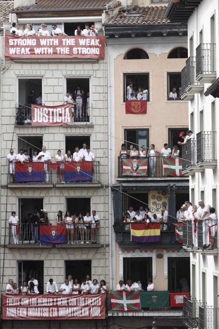 Pancartas de apoyo a Osasuna