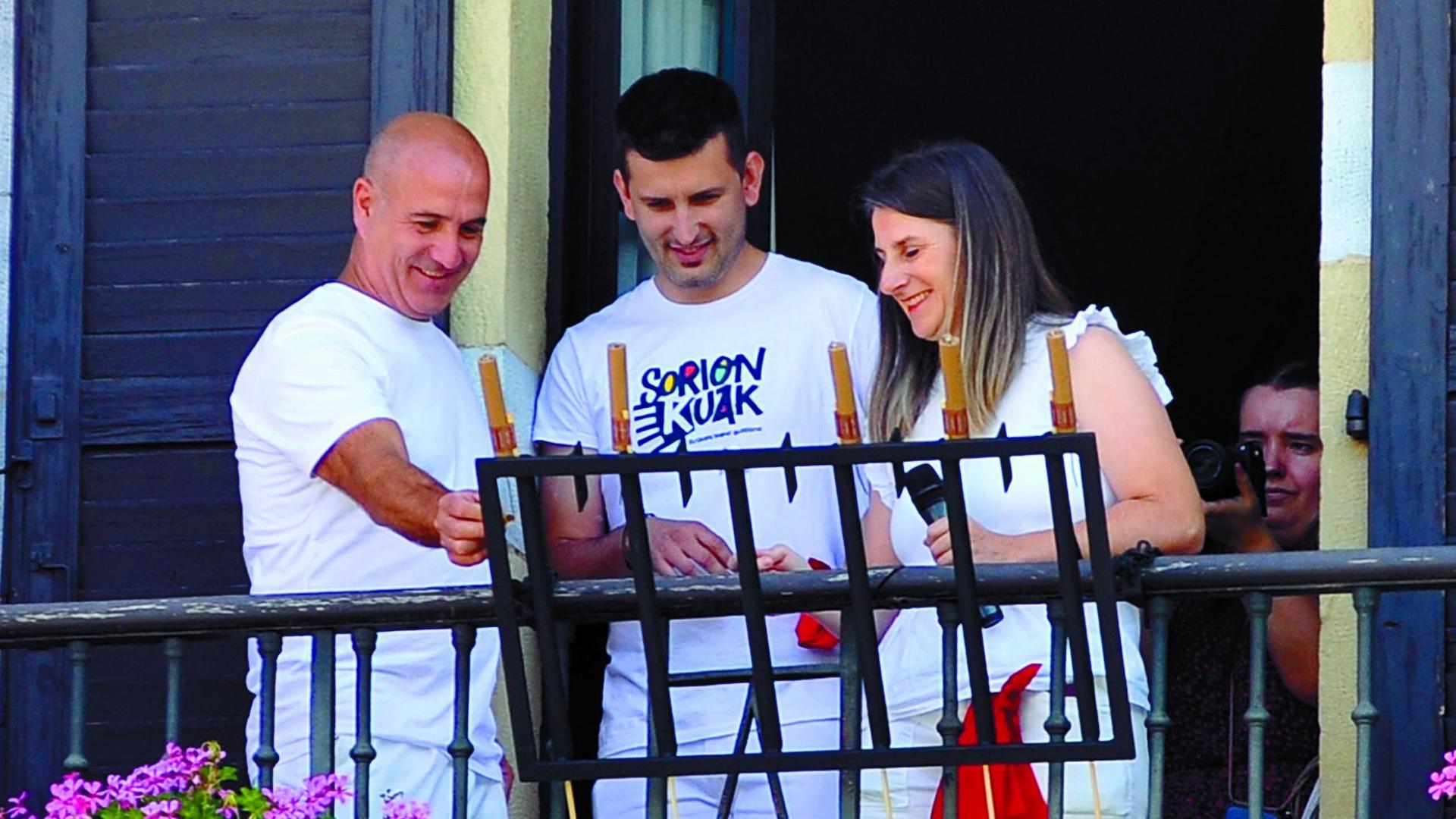 Desde la izquierda: Pascual Taberna, Ladis Satrustegui, y Karmele Pikabea