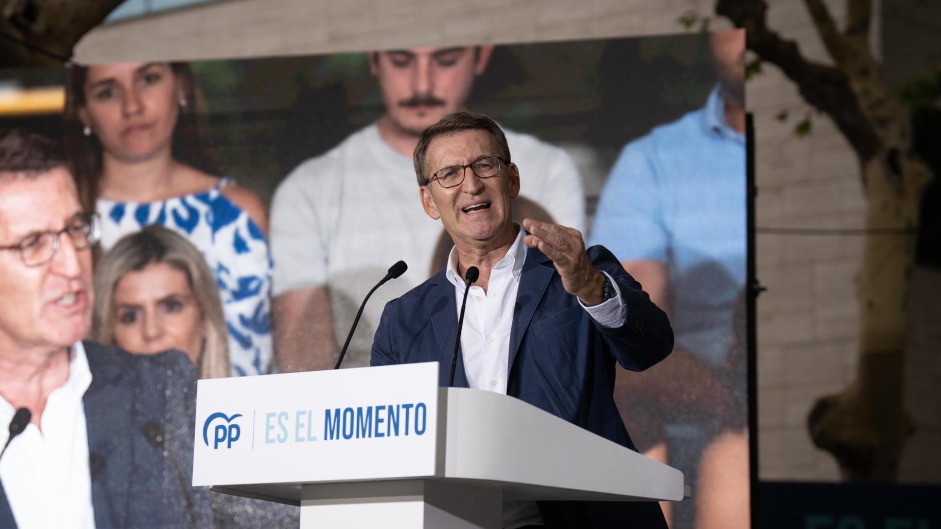 El presidente del Partido Popular y candidato a la Presidencia del Gobierno, Alberto Núñez Feijóo, en el acto de inicio de la campaña, a 6 de julio de 2023, en Castelldefels, Barcelona