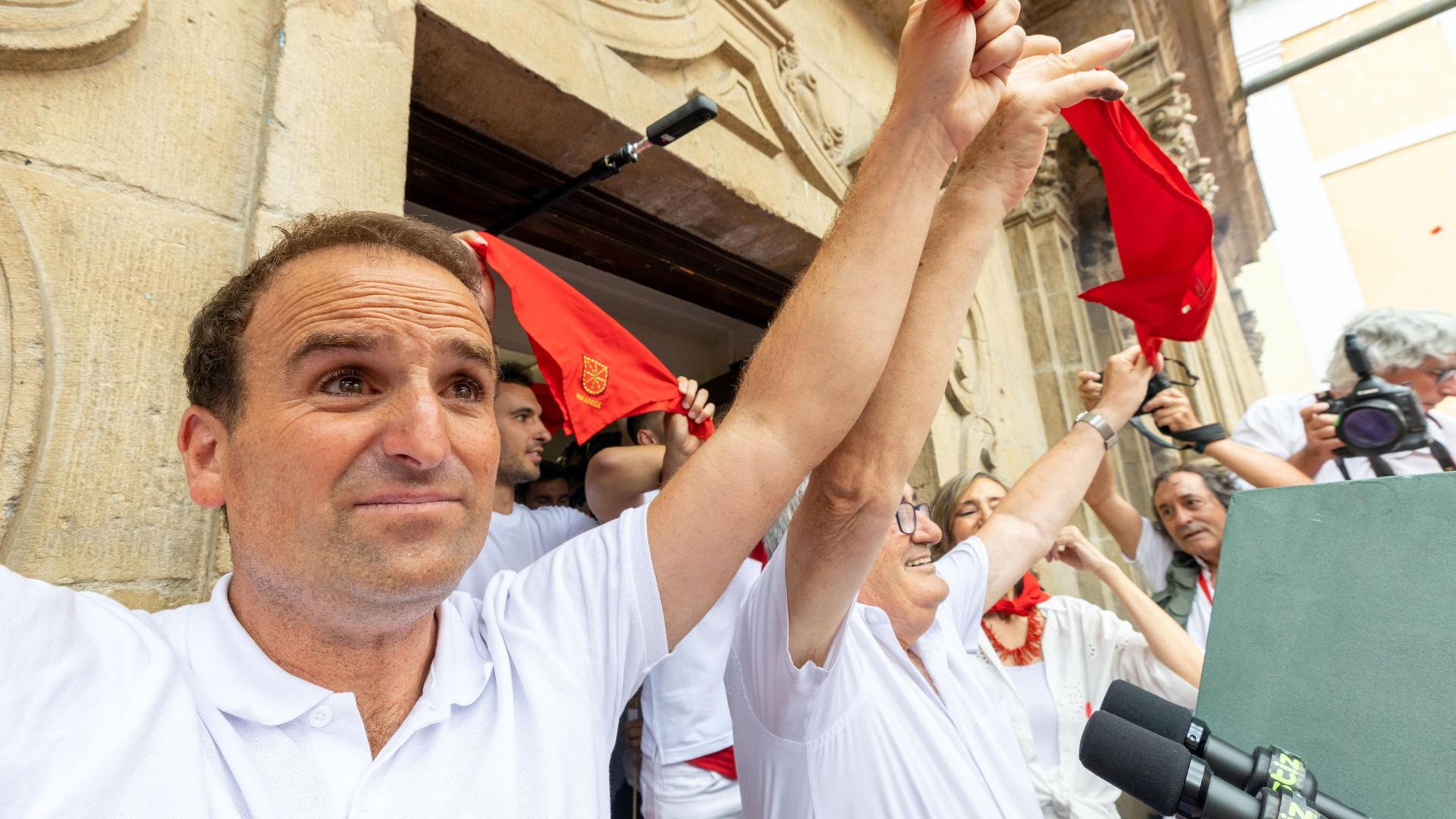A: JesÃºs Caso
F: 06-07-2023
P: 
L: Pamplona
T: Plaza del Ayuntamiento. Txupinazo-Cohete Inicio Fiestas de San FermÃ­n 2023.