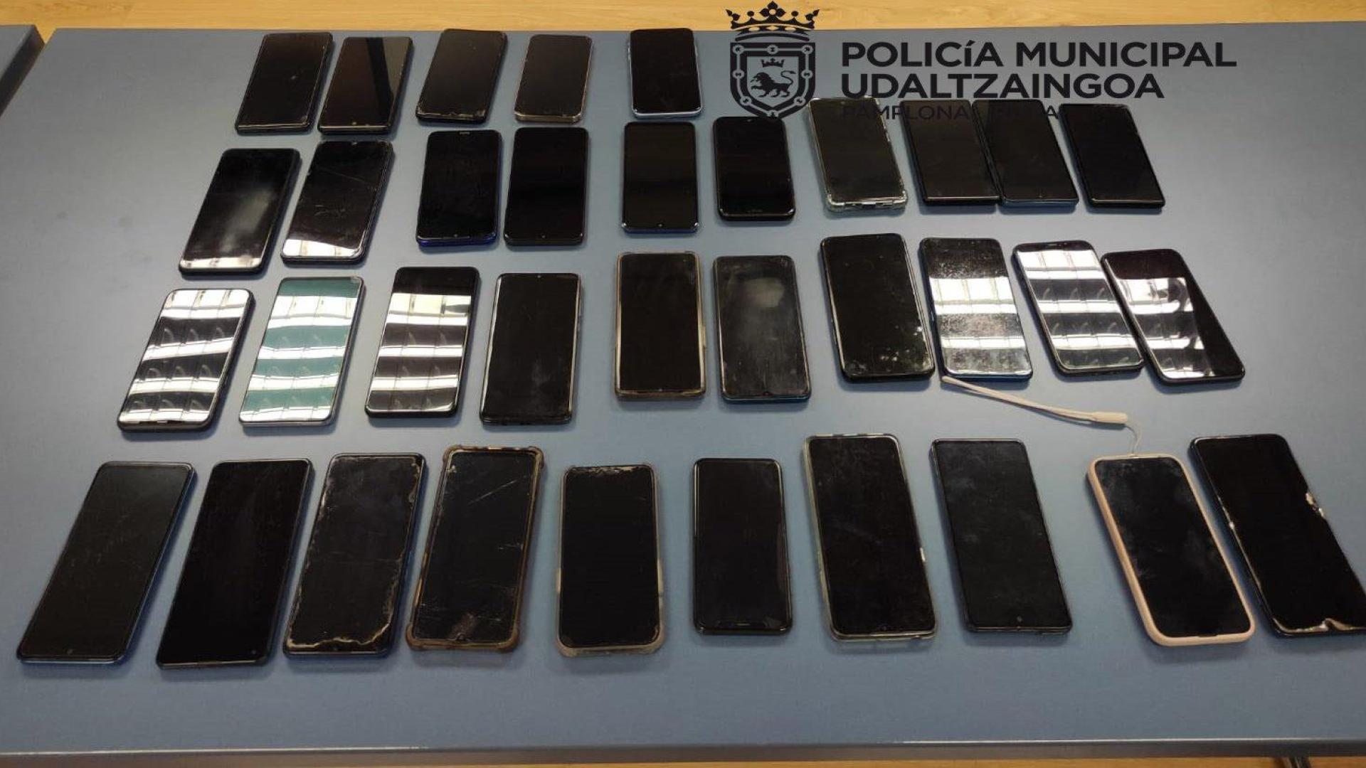 Parte de los móviles recuperados por la Policía Municipal de Pamplona