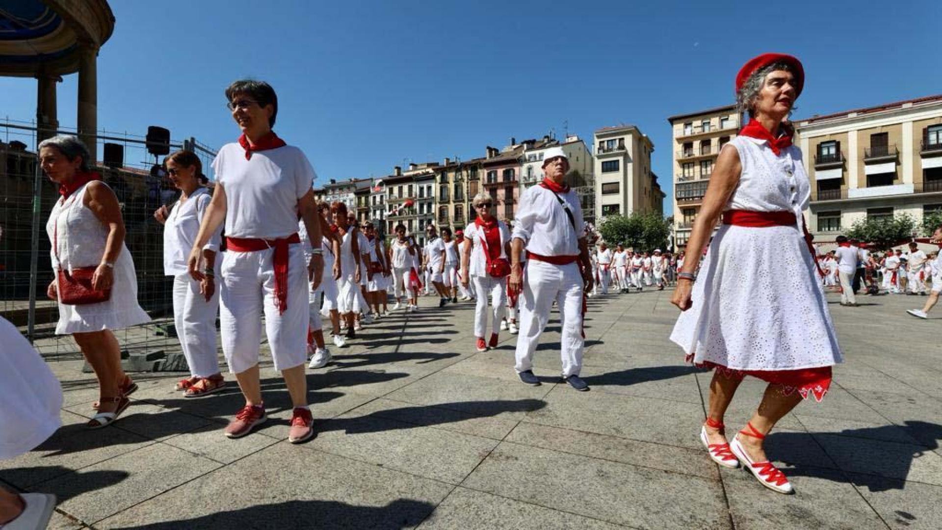 Danzas en la Plaza del Castillo