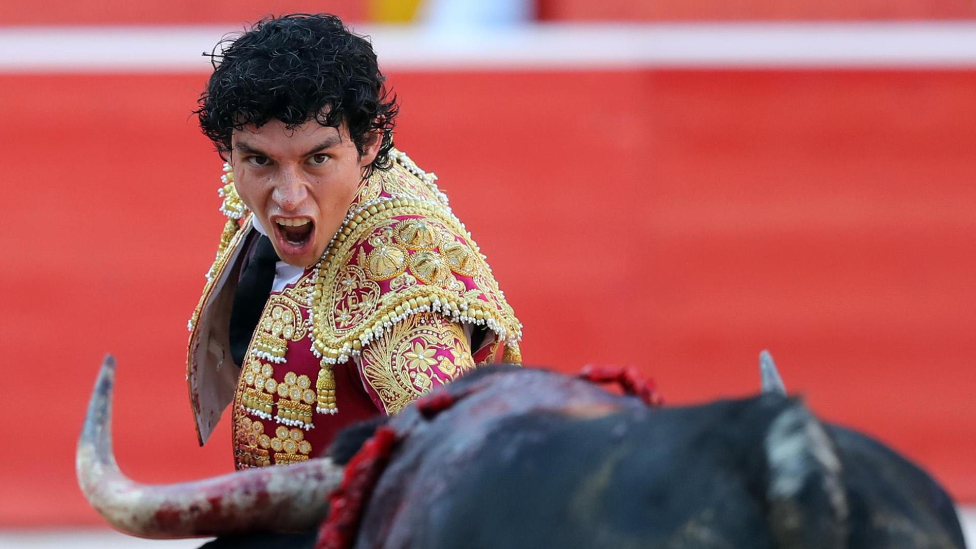 El mexicano Isaac Fonseca, triunfador de la tercera corrida de toros de San Fermín