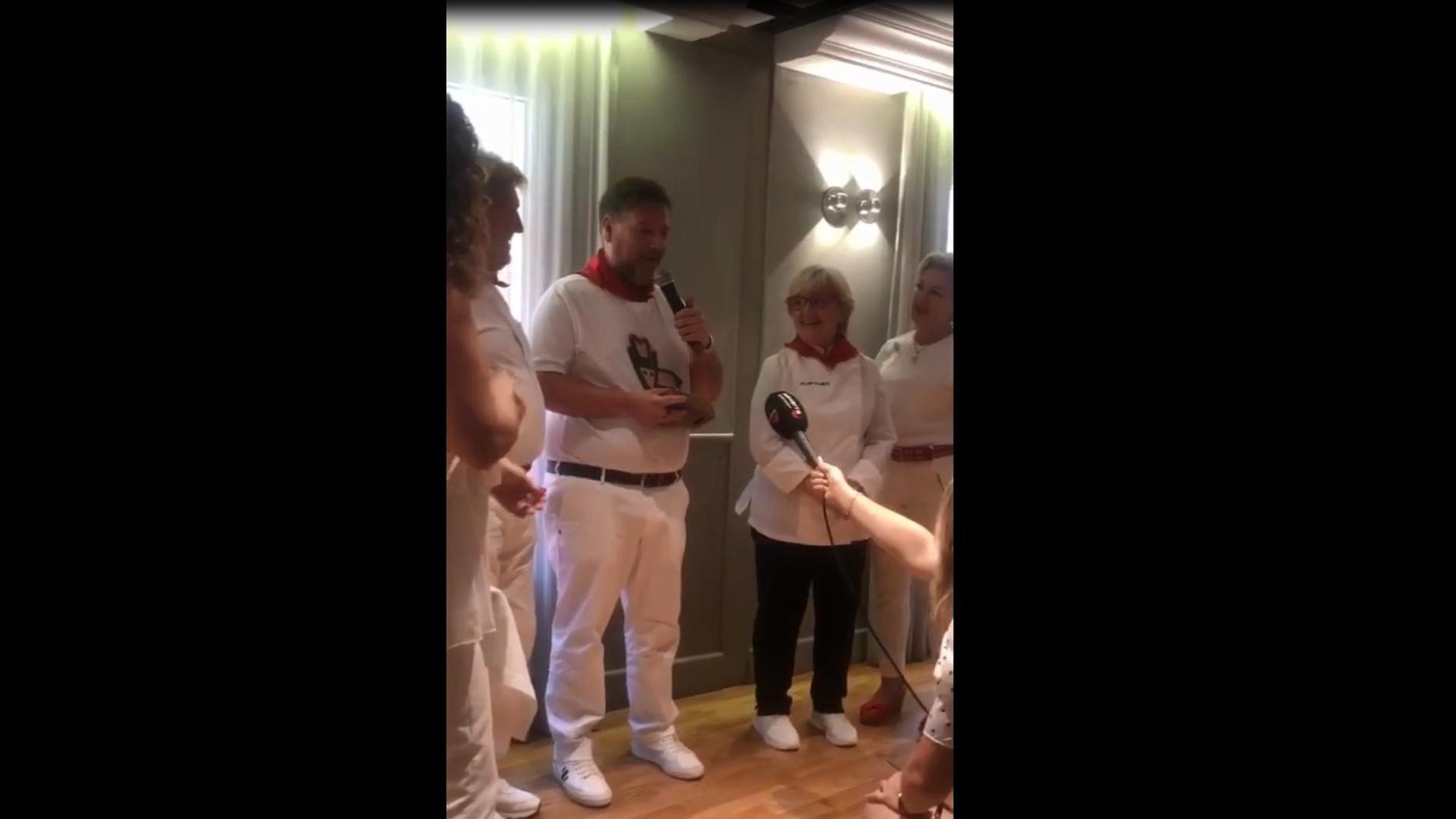 Ha bromeado con Julio Iglesias y los Sanfermines