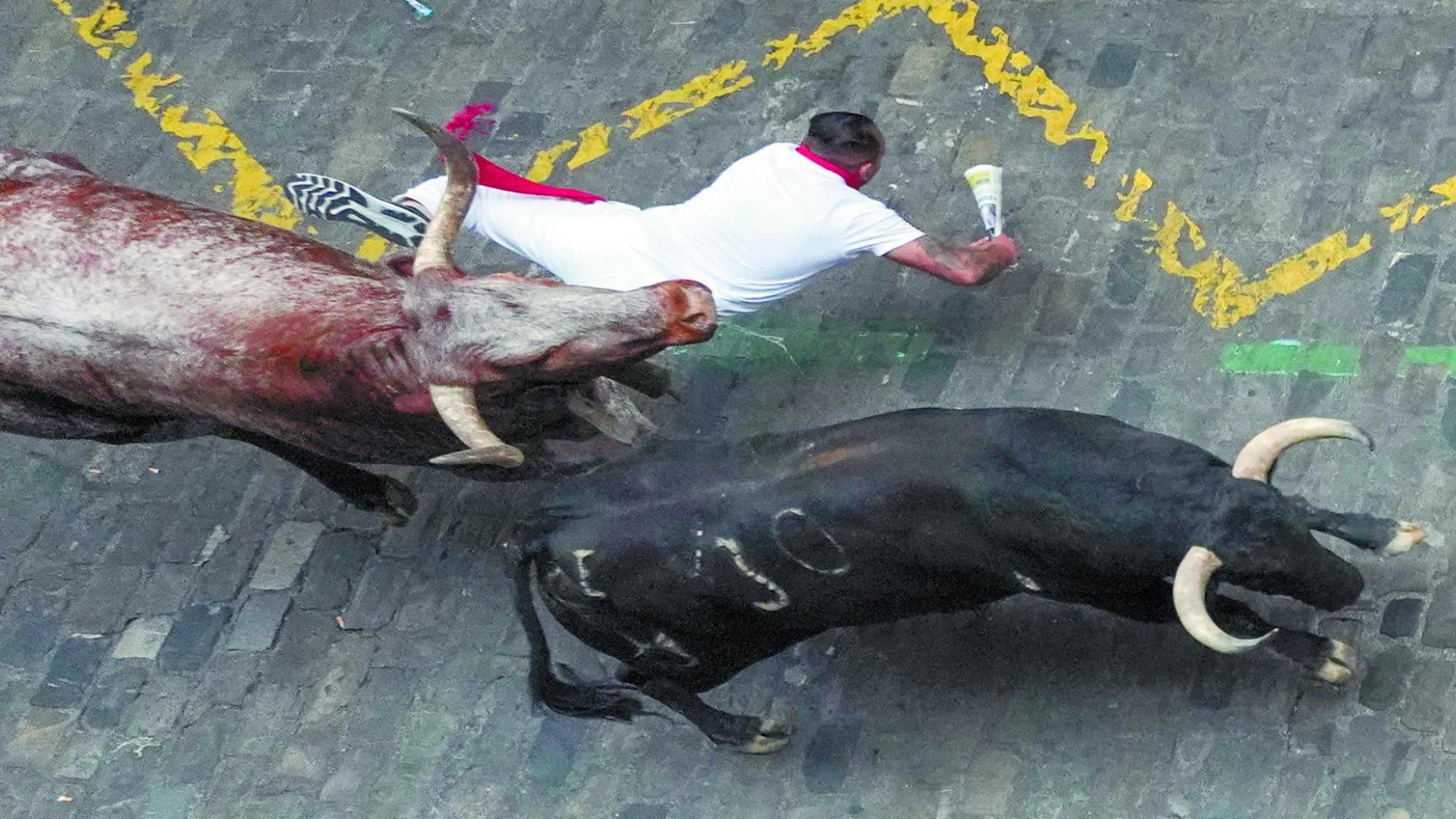Imprudencia al abalanzarse sobre un manso.