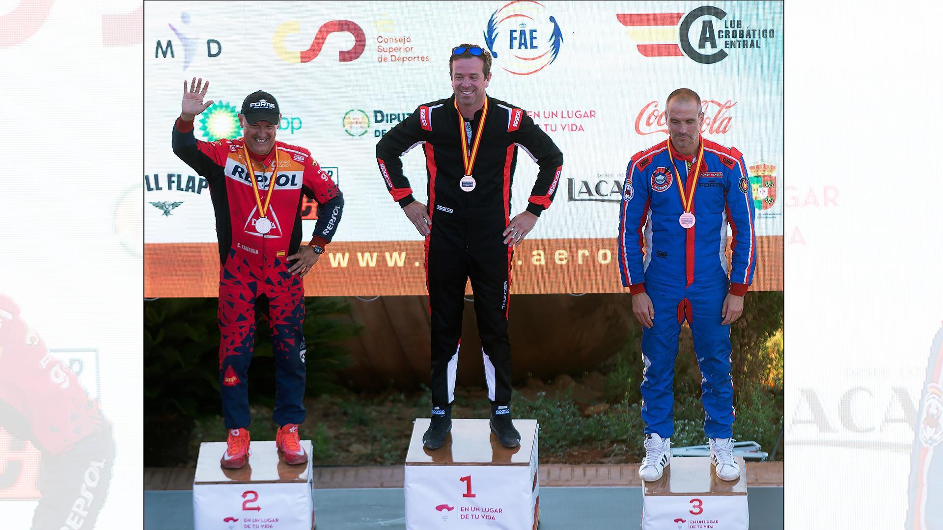 De izda. a dcha. Olivier Masurel (2º), Castor Fantoba (1º) y Juan Velarde (3º), podio de la categoría Freestyle