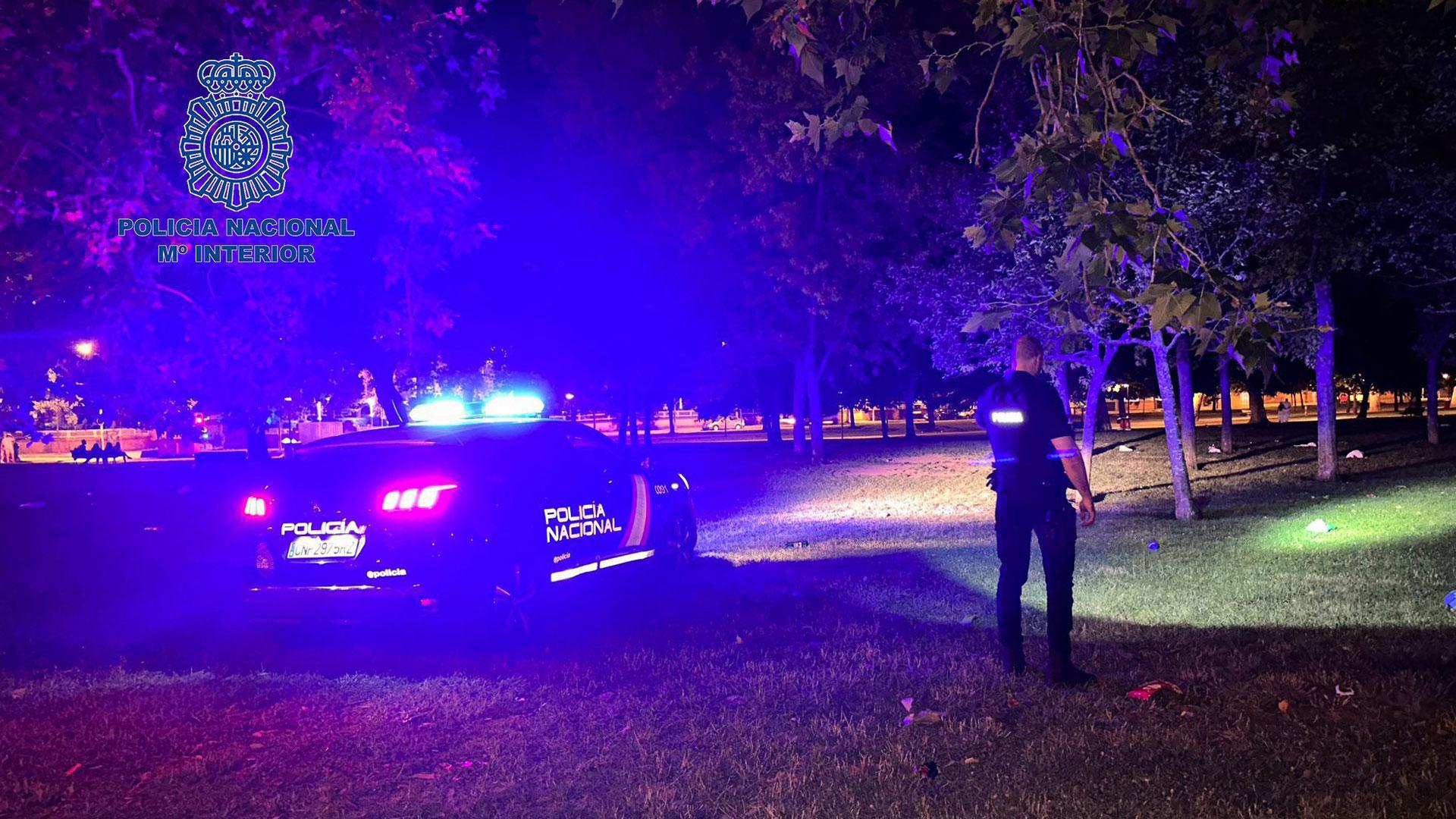 Agentes de la Policía Nacional en la vuelta del Castillo