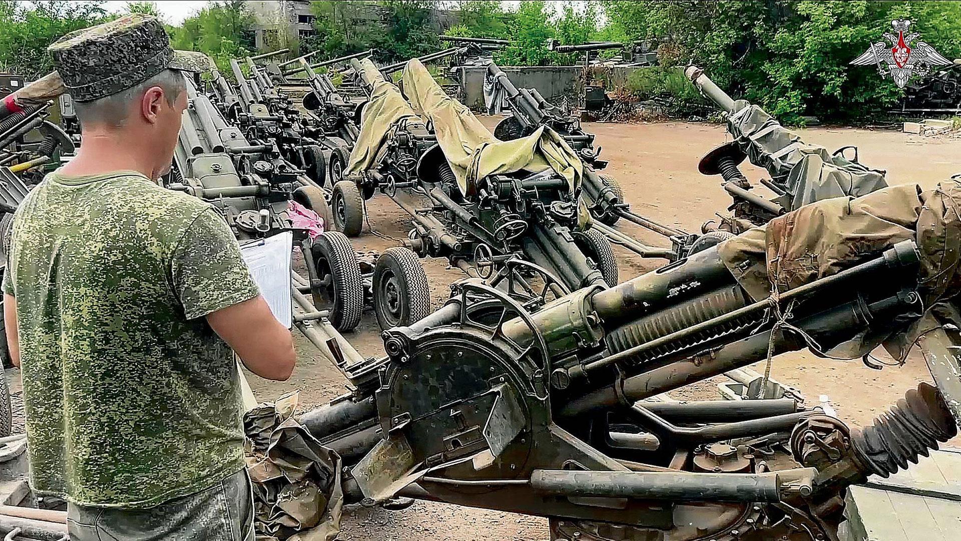 Algunas de las armas que el grupo Wagner entregó al ejército ruso, según el Ministerio de Defensa.