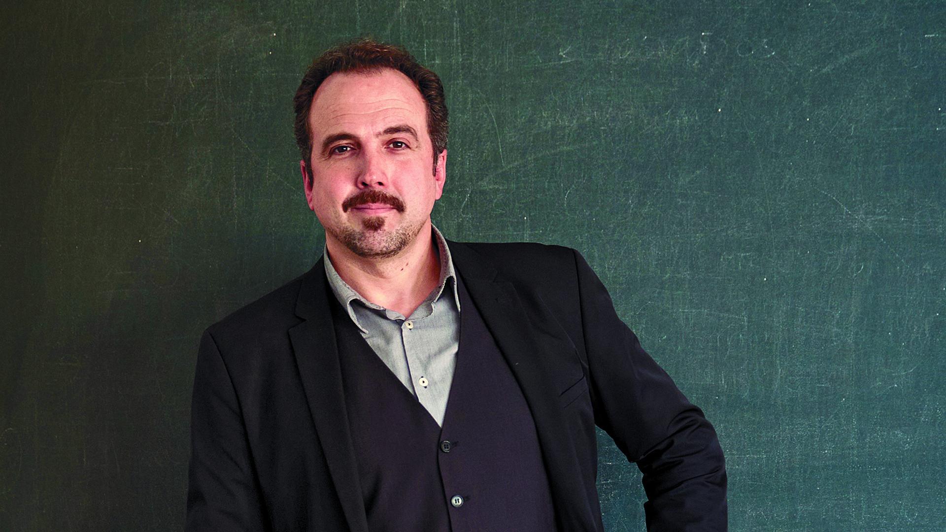 El historiador Pedro del Guayo, en una de las aulas del colegio Luis Amigó