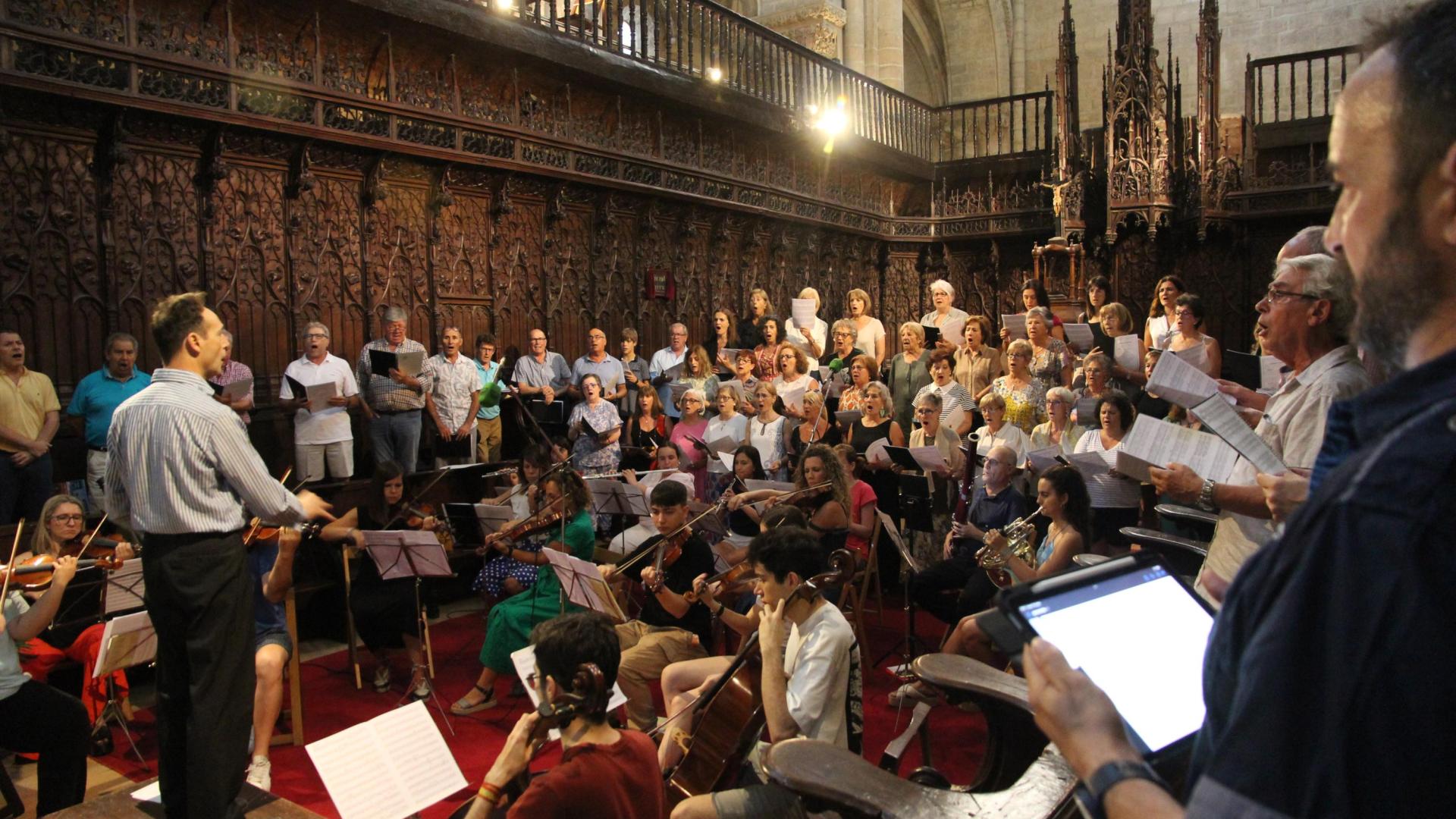 A: MARIBEL TIERNO
F: 18/07/2023
P: LOS INTEGRANTES DEL CORO CANTAN
L: TUDELA
T: NOVENA A SANTA ANA, PATRONA DE TUDELA