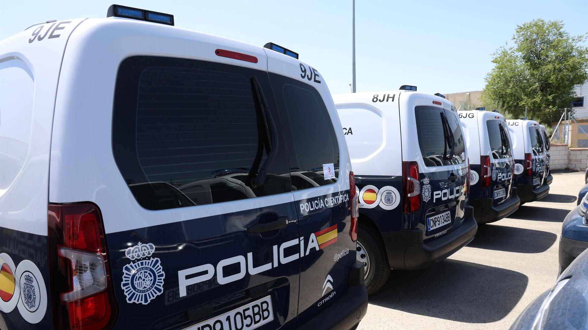 Varios vehículos de la Policia Nacional