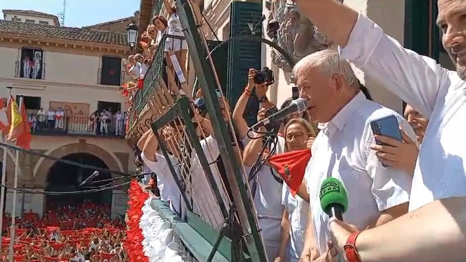 Las fiestas de Santa Ana de Tudela han arrancado este mediodía con el cohete lanzado por uno de los grandes embajadores y cronistas de la ciudad y sus tradiciones, el exlocutor de radio Jesús Marquina Arellano