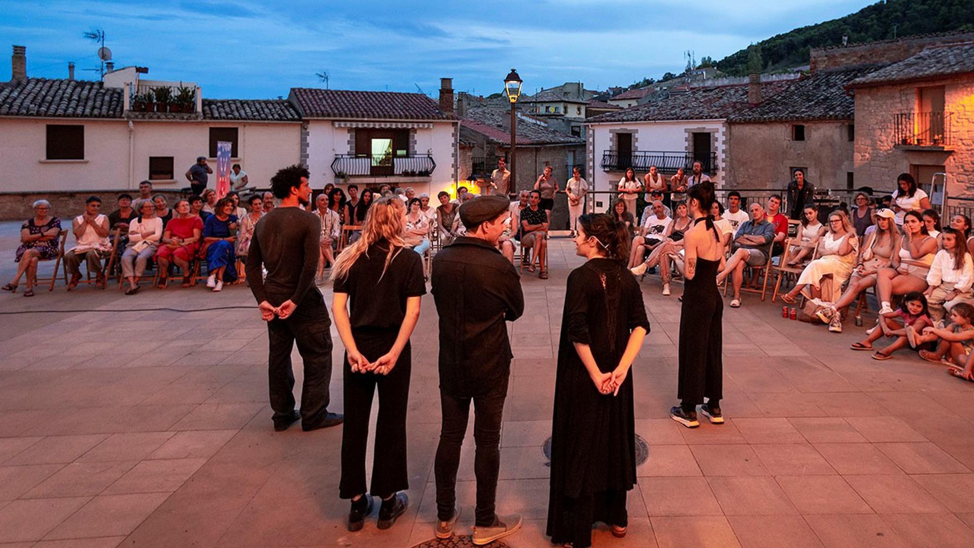 Representación teatral en una localidad navarra