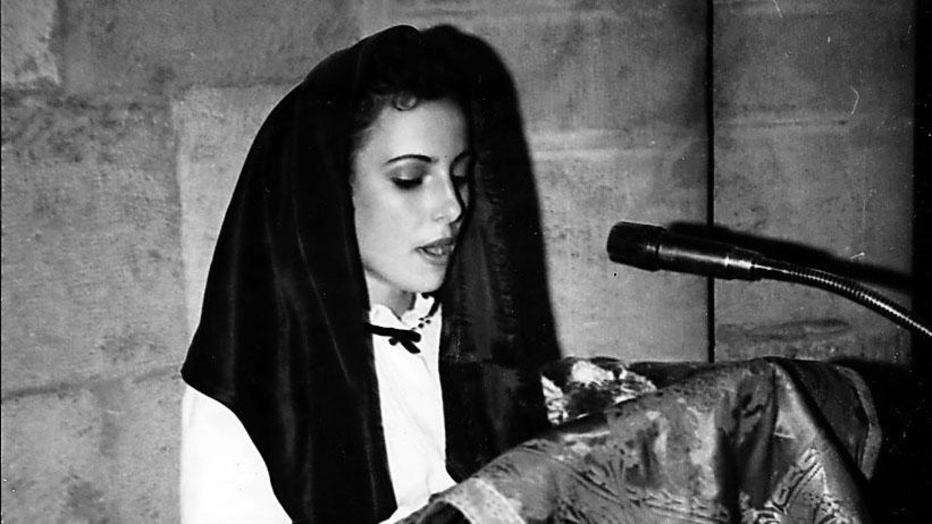 La Reina de las Fiestas de Tudela hace el ofrecimiento a Santa Ana