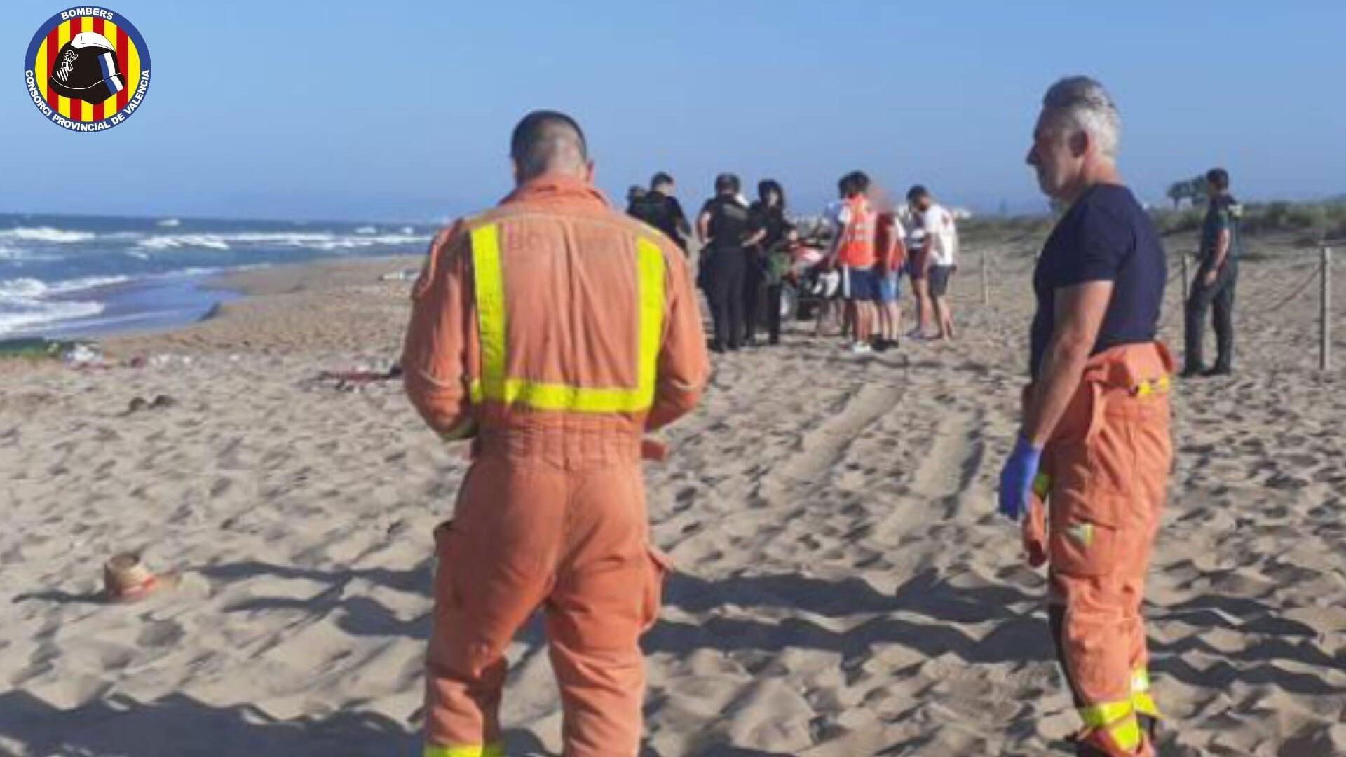 Personal de emergencias se ha hecho cargo de las maniobras pero no han podido reanimar a los bañistas, que han fallecido