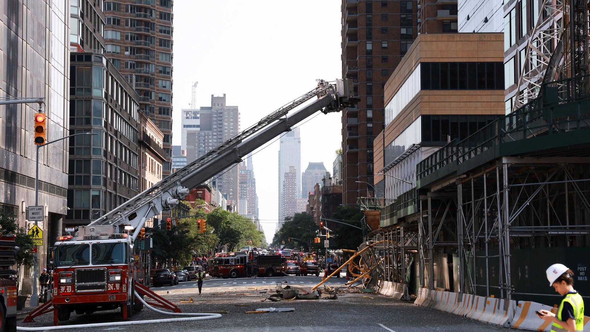 Seis heridos en un aparatoso accidente al derrumbarse una grúa en el centro de Nueva York