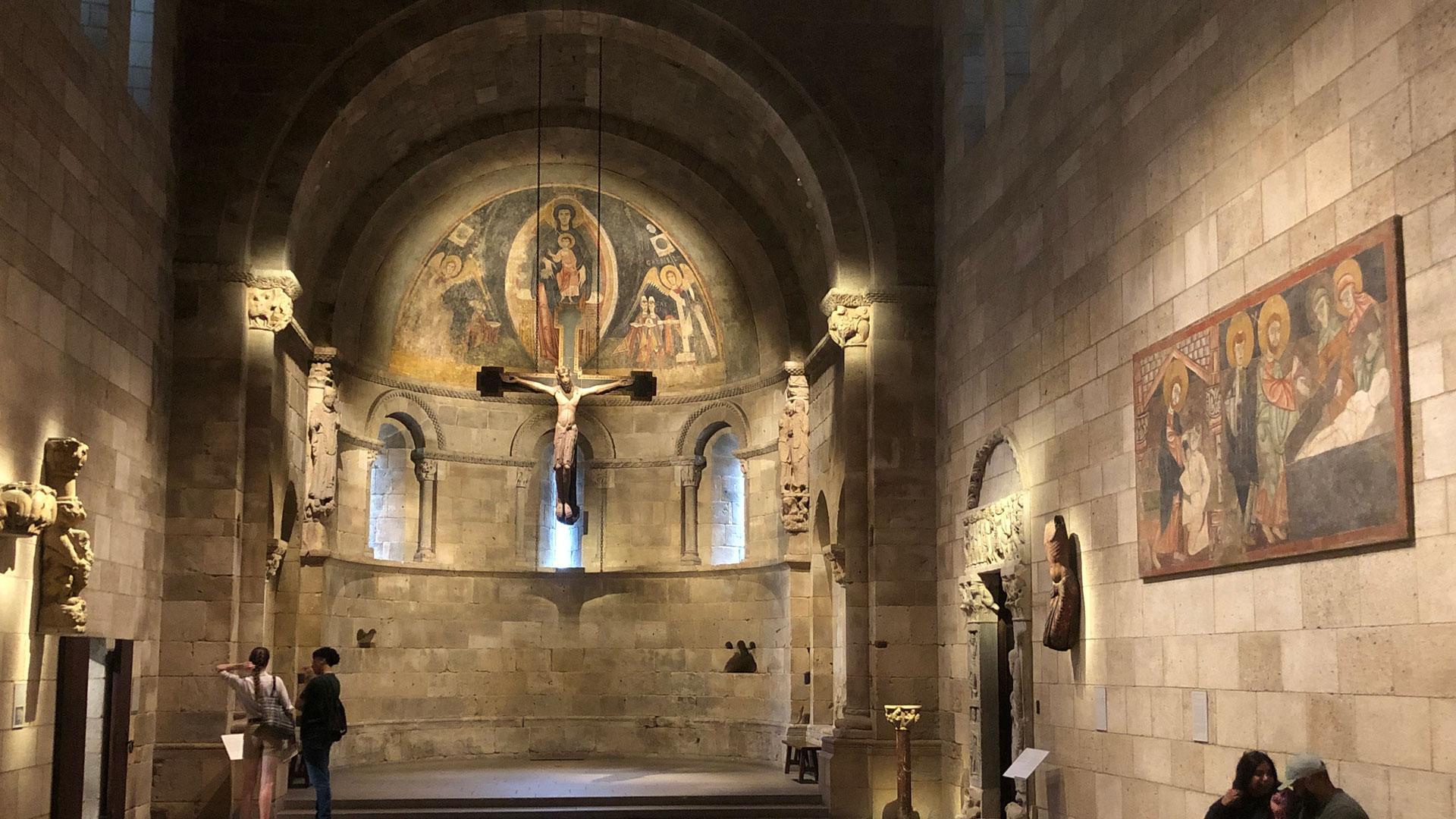 Capilla de Fuentidueña en el museo The Cloisters, una de las tres joyas de arte español que nadie reclama que se pueden visitar en Nueva York