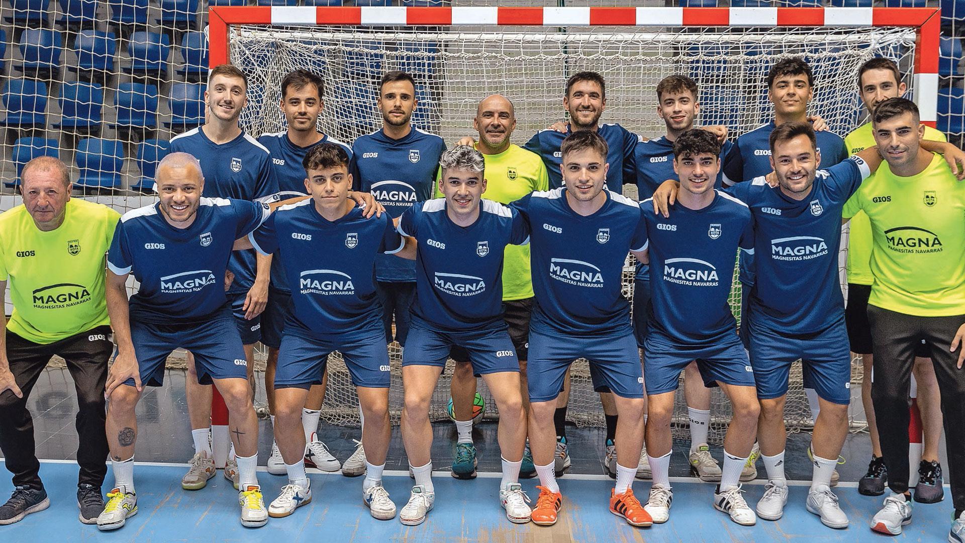 Arriba (de izda a dcha): Andrés Geraghty, Tony Escribano, Asier Llamas, Miguel Hernández (entrenador), Roberto Martil (jugador y segundo entrenador), Leo Café (Umuarama), Alejandro Palazón (Inter Movistar), Iñigo Amézqueta (fisioterapeuta). Abajo: Antonio Vilches ‘Kubala’ (utillero), Juninho, Pablo García ‘Pachu’ (Levante), Ion Cerviño, Eloy de Pablos (Inter Movistar), Luis Evangelio (Inter Movistar), Dani Saldise (Palma Futsal) y Adonai Pérez (fisioterapeuta)