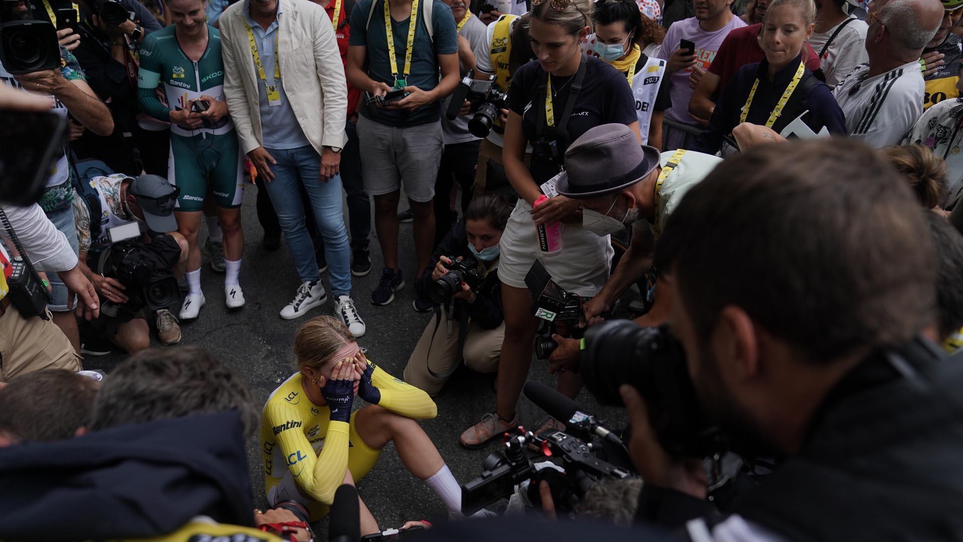 Demi Vollering llora después de conquistar el Tour de Francia 2023.
A.S.O.
30/07/2023