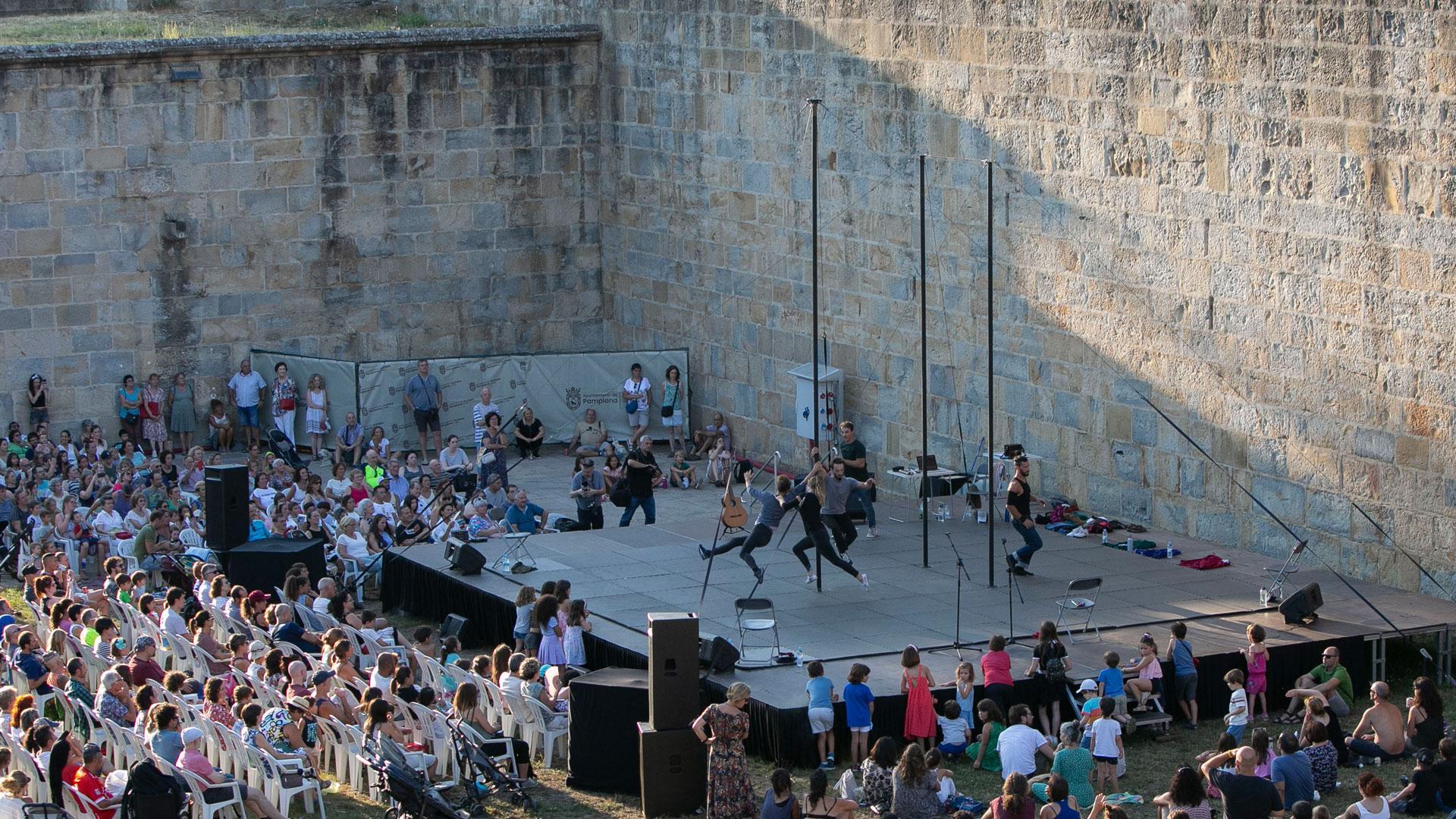 Un espectáculo anterior del Festival de las Murallas en la Ciudadela de Pamplona