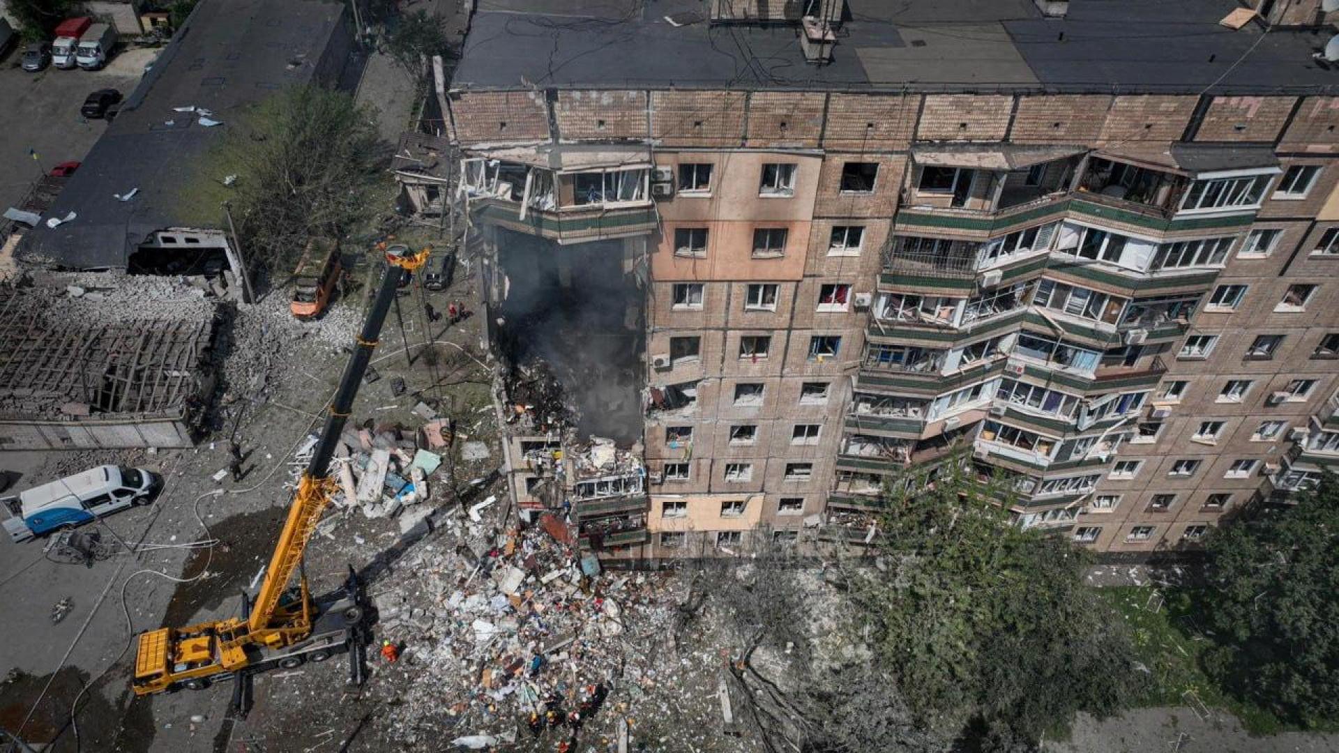 Edificio dañado por misiles rusos en la ciudad ucraniana de Krivói Rog