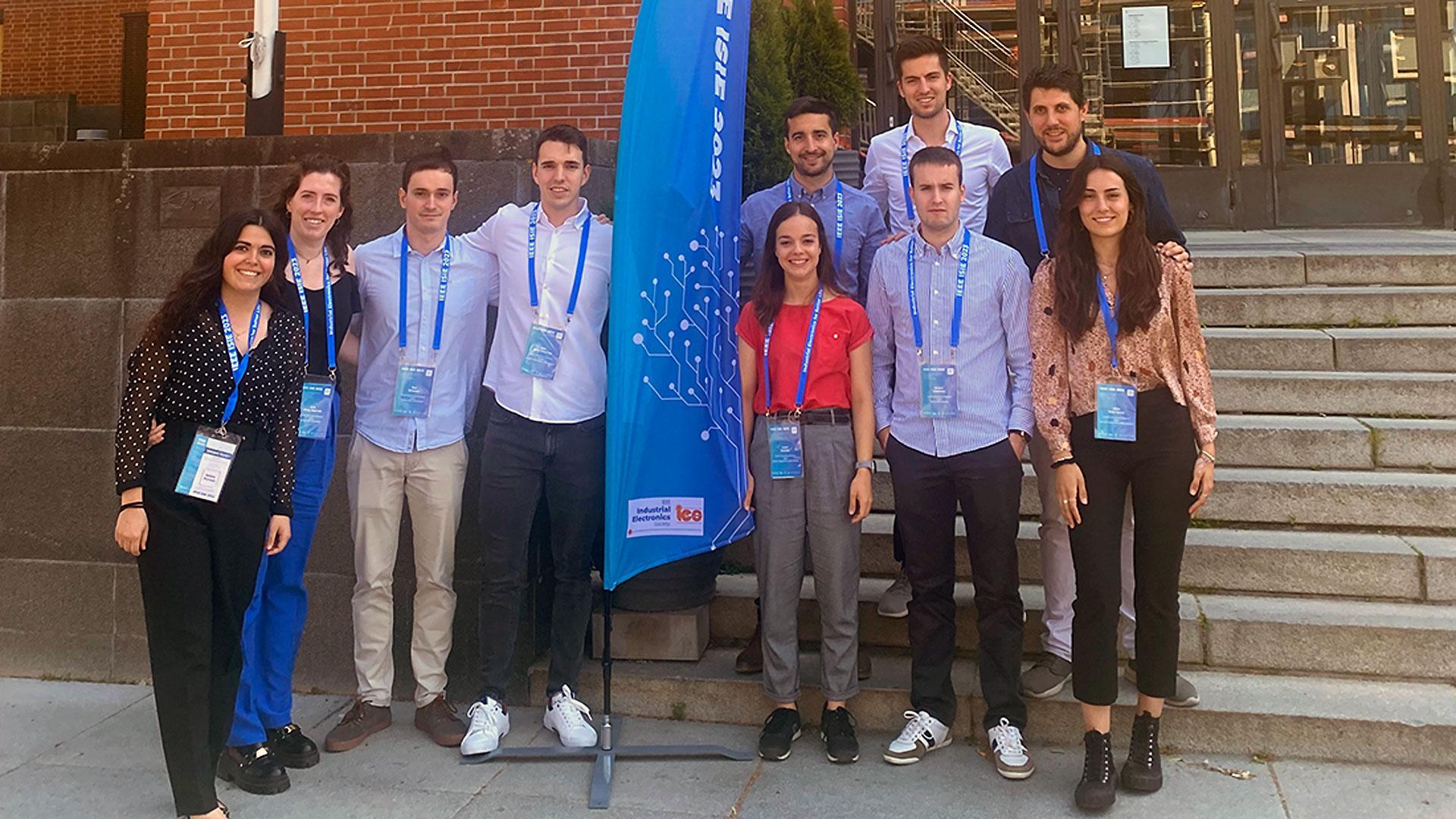 De izquierda a derecha, Naiara Goñi, Ane Pérez, Ibai Urtasun, Iker Oraá, Leyre Rosado, Álvaro Iribarren, Elisa Irujo (delante), Javier Samanes, Iñaki Lalinde y Alberto Berrueta (detrás)