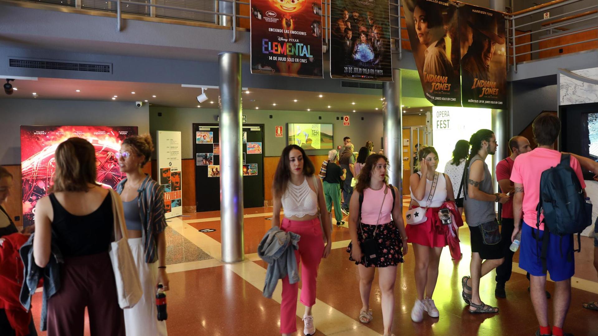 El vestíbulo de los cines Golem Baiona, este pasado miércoles a media tarde
