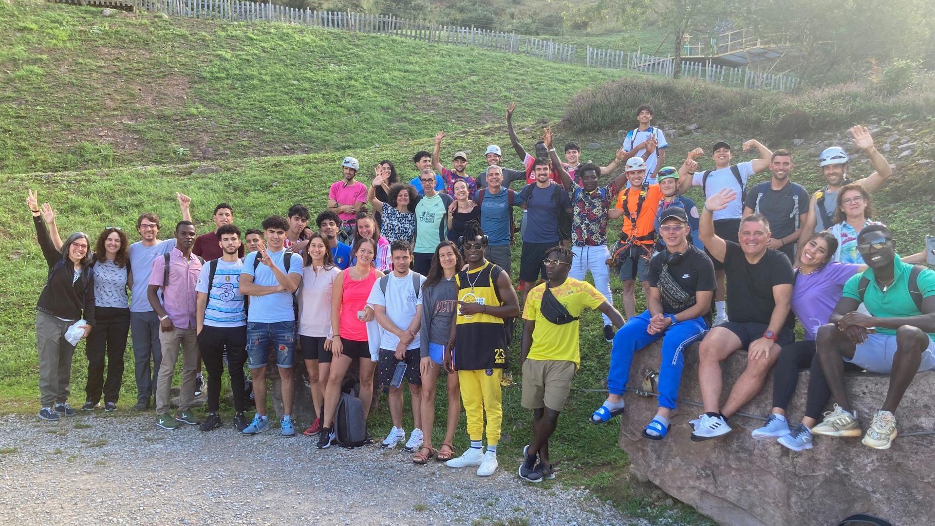 Jóvenes participantes en una de las actividades en Baztan Abentura Park