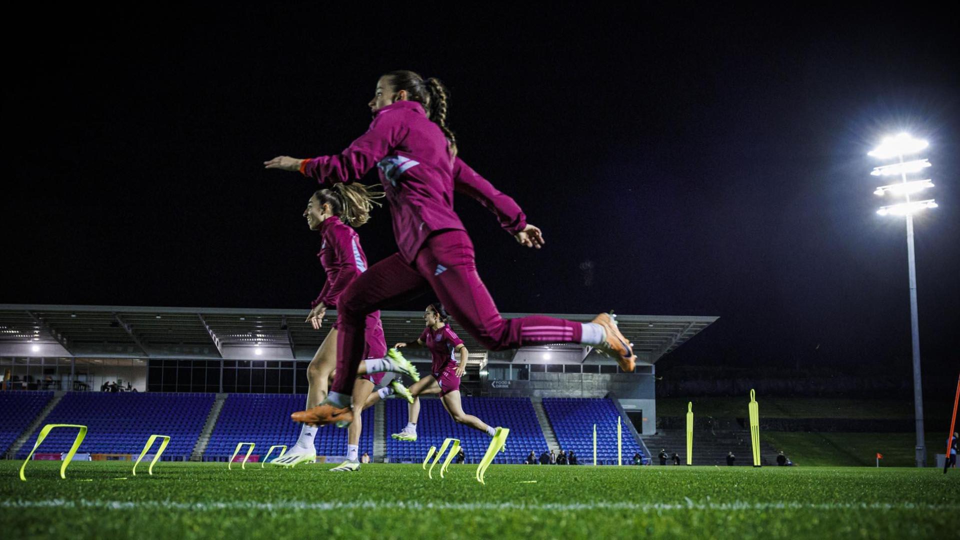 Entrenamiento de la selección española de fútbol en Auckland.