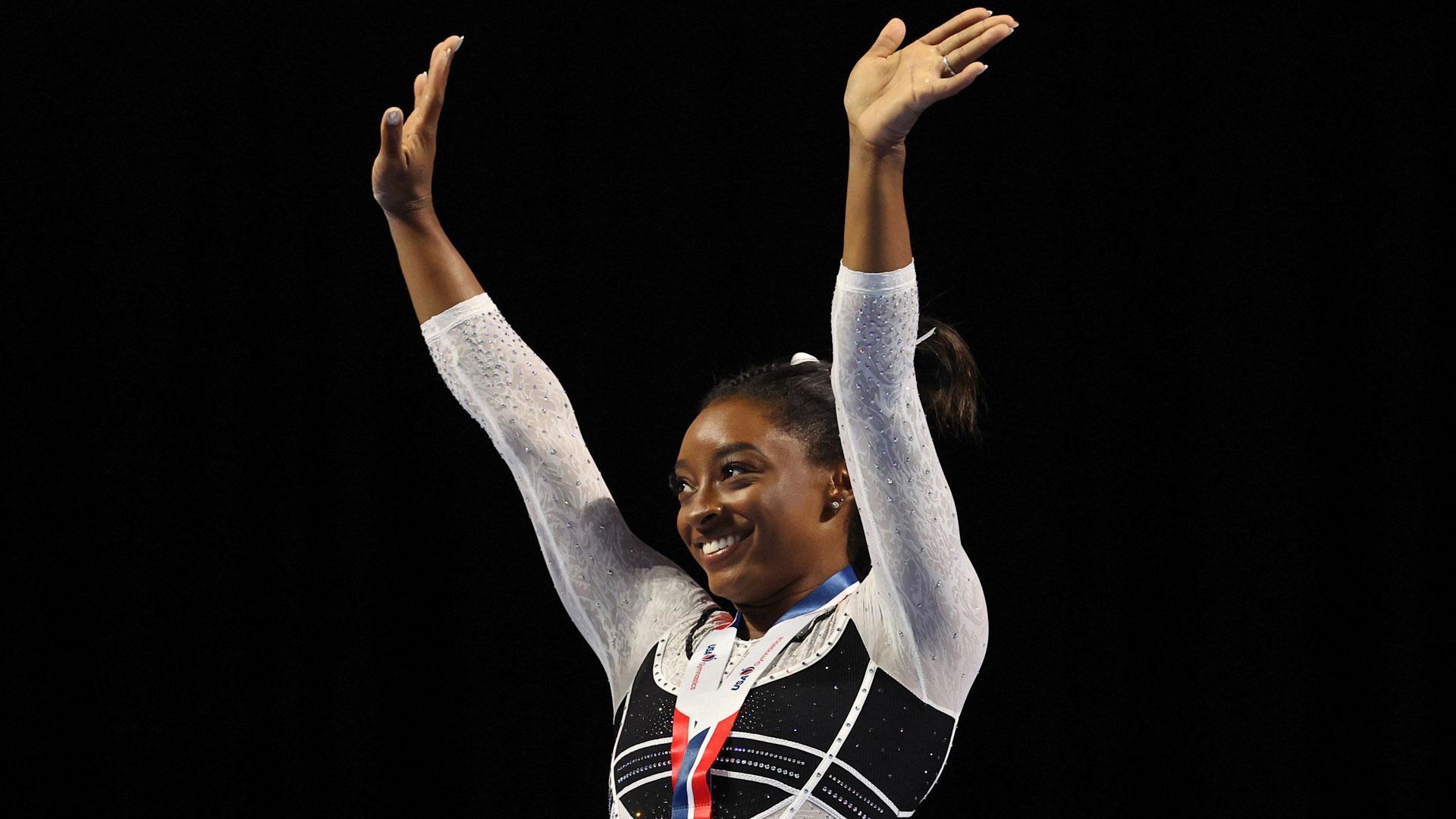 Simone Biles, la gimnasta más ganadora de la historia de Estados Unidos, regresa a la competición con victoria