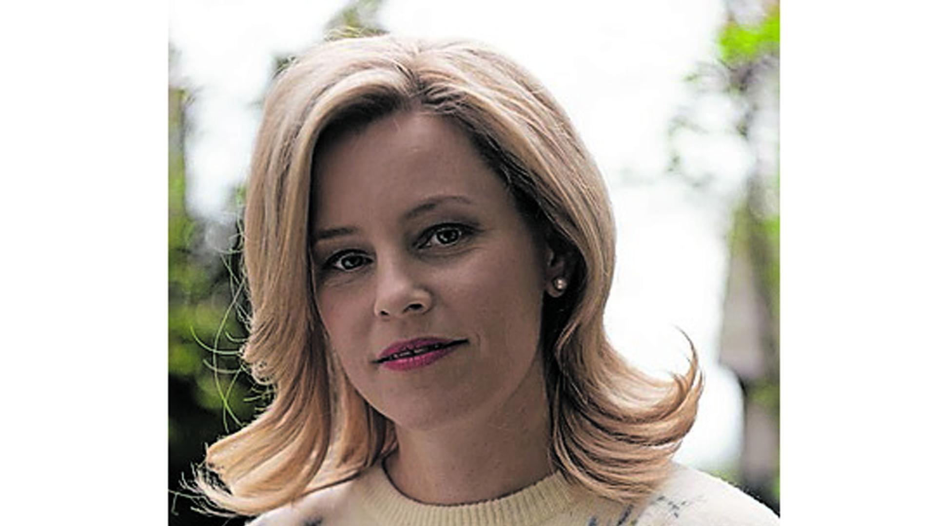 Elizabeth Banks.