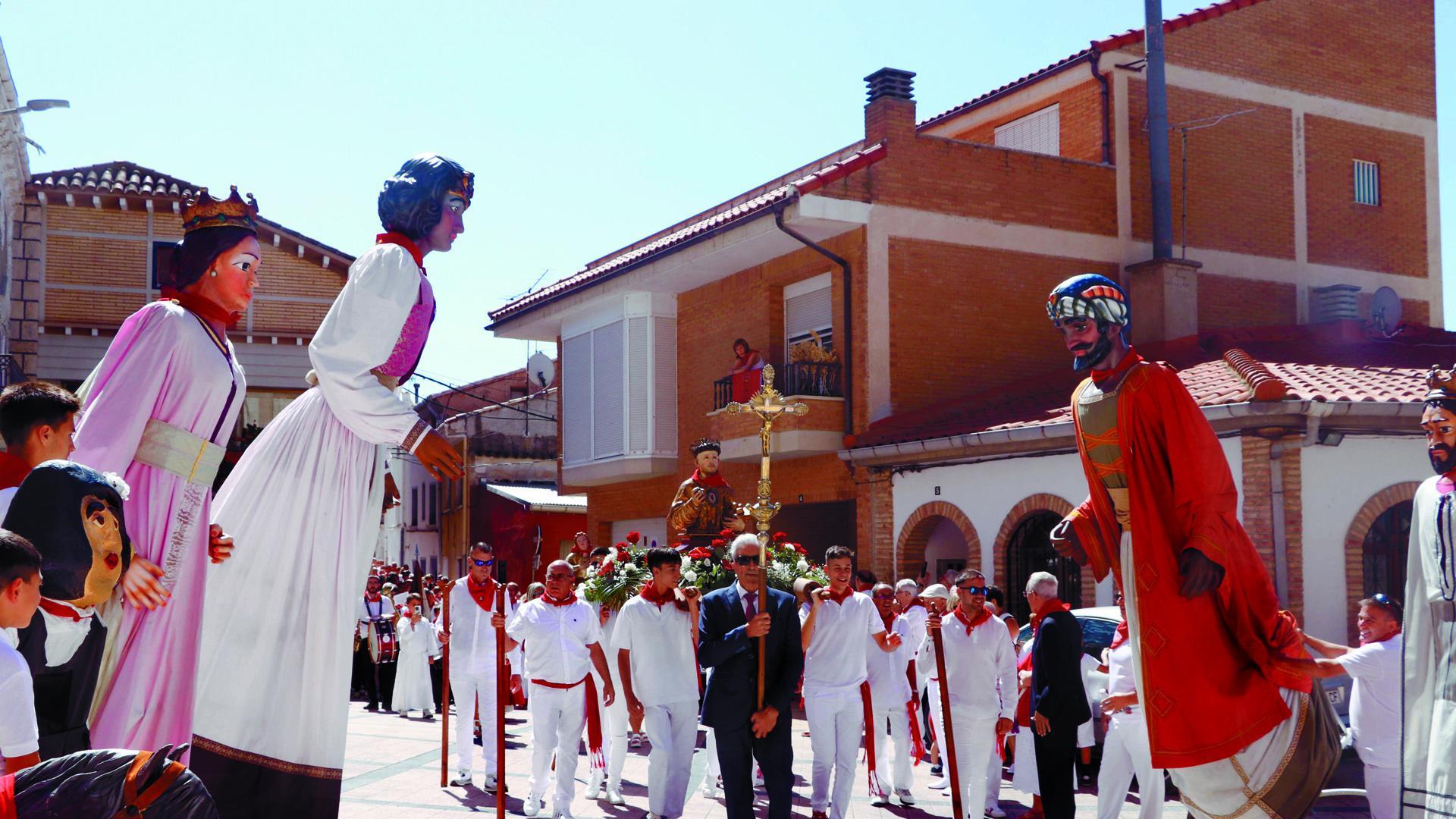 Los giantes al paso del patrón San Esteban