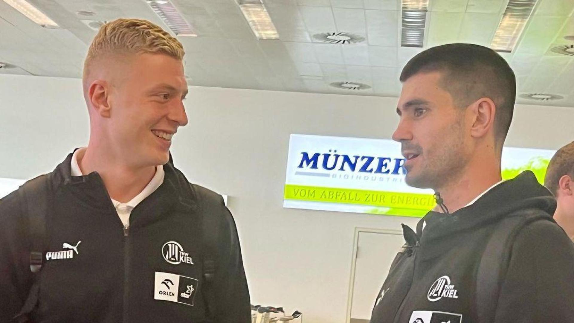 Eduardo Gurbindo (dcha.), con Sven Ehrig en la concentración del Kiel en Graz (Austria)