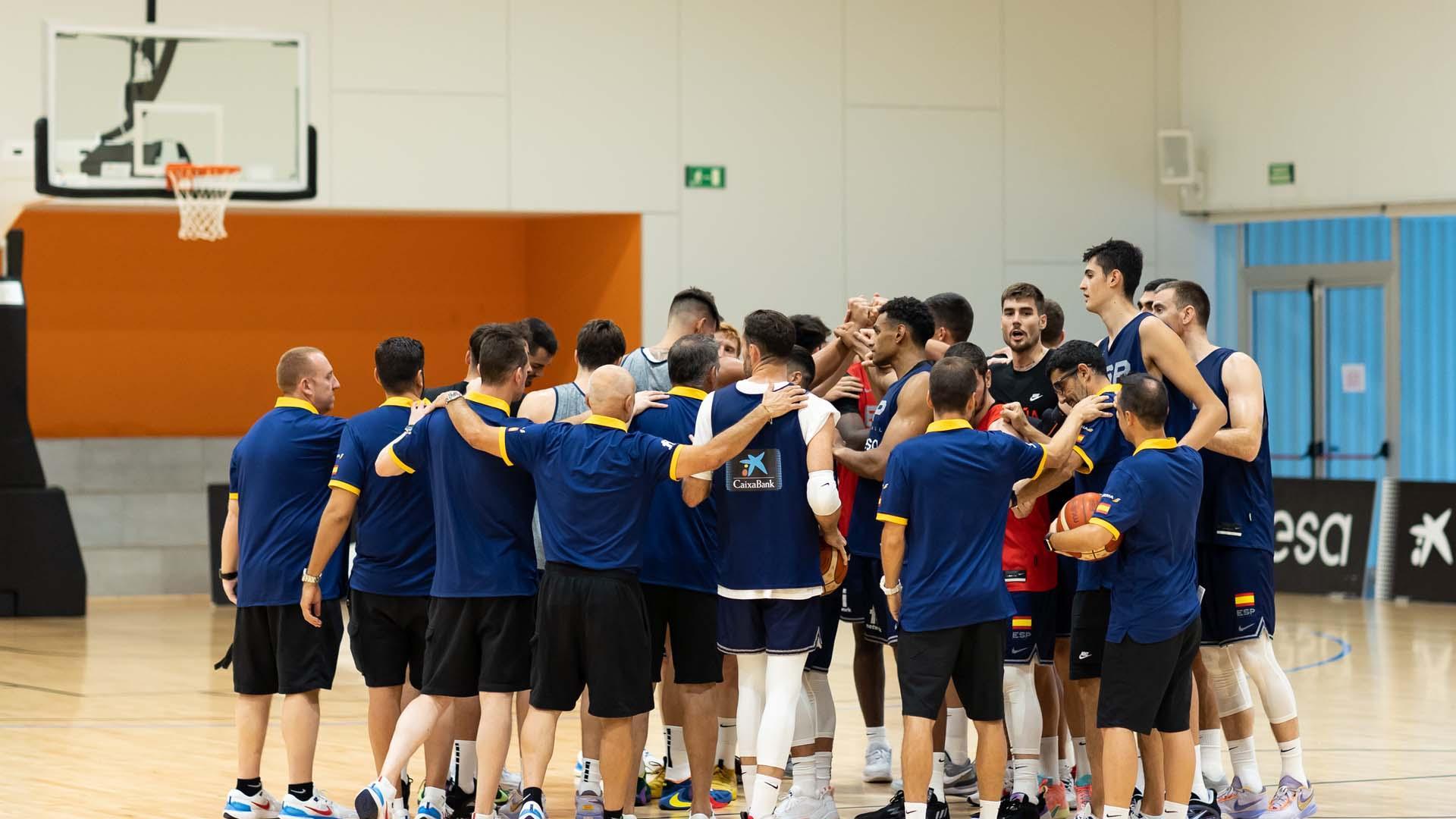 La selección española de baloncesto, en un entrenamiento en Fuengirola este lunes de preparación de cara al Mundial