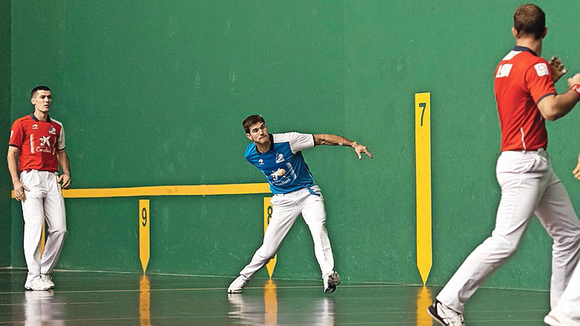 Zabaleta golpea en presencia de Rezusta en Estella