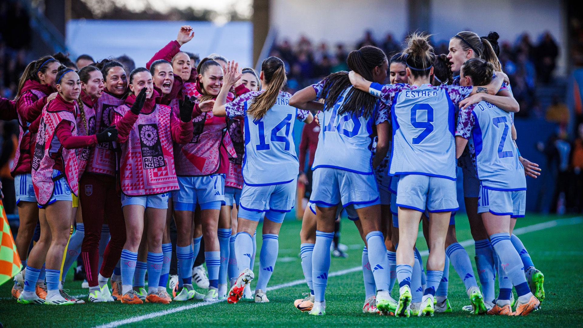 Las jugadoras de la selección española celebran uno de sus goles ante Suiza en octavos del Mundial de Australia y Nueva Zelanda