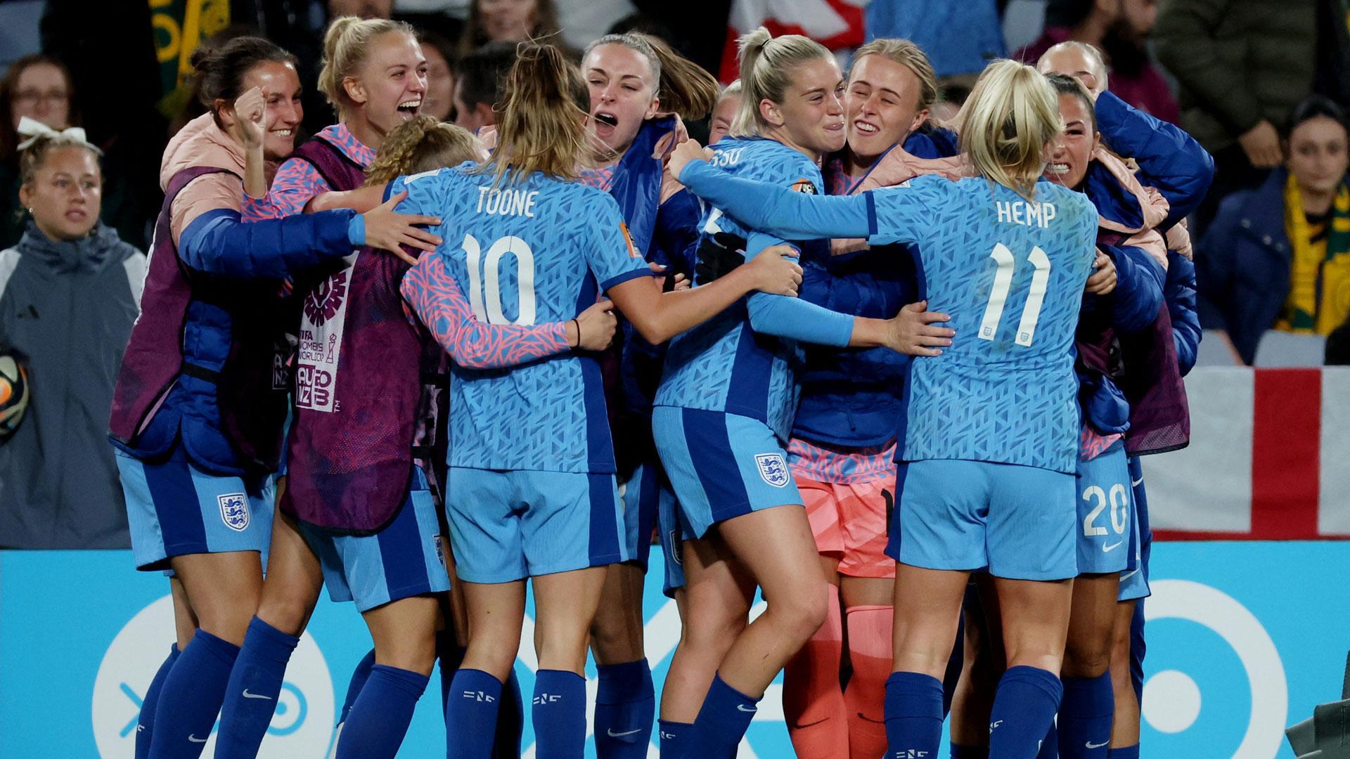 Las jugadoras inglesas celebran uno de sus goles frente a Australia