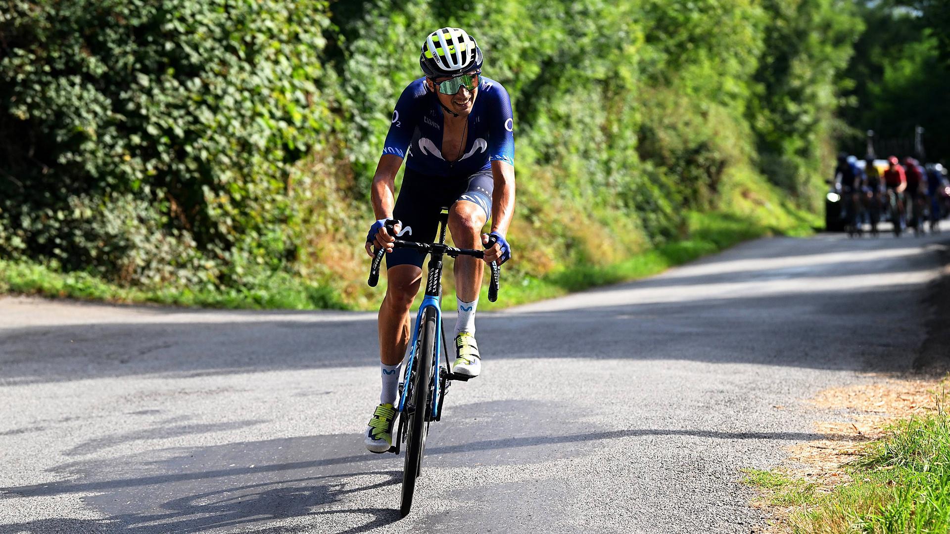 El ciclista burladés Óscar Rodríguez, con unos metros de ventaja sobre el grupo del líder