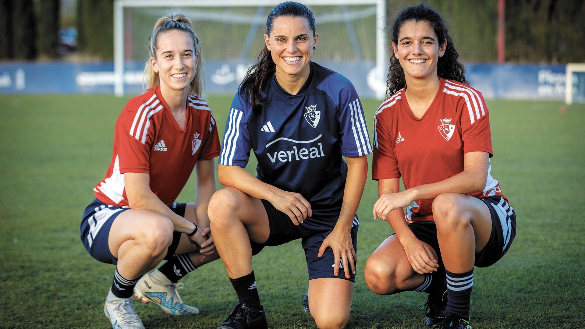 Las capitanas de tres equipos de Osasuna Uxoa Bértiz, Miriam Rivas y Claudia Rodríguez destacan el trabajo que hay detrás del éxito logrado por España en el Mundial