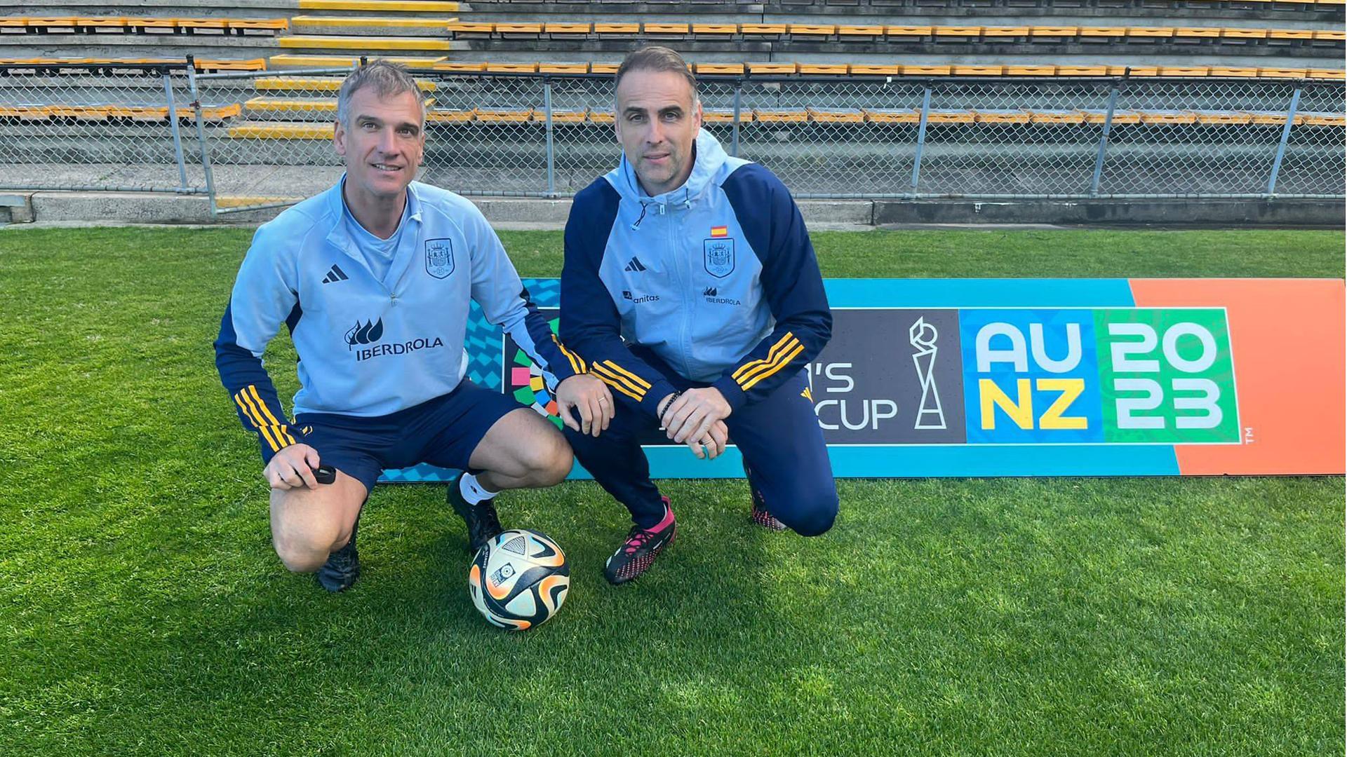 Los navarros Javier Lerga (dcha.) y Javier López-Vallejo van a vivir en primera persona la final del Mundial como miembros del cuerpo técnico de la selección española