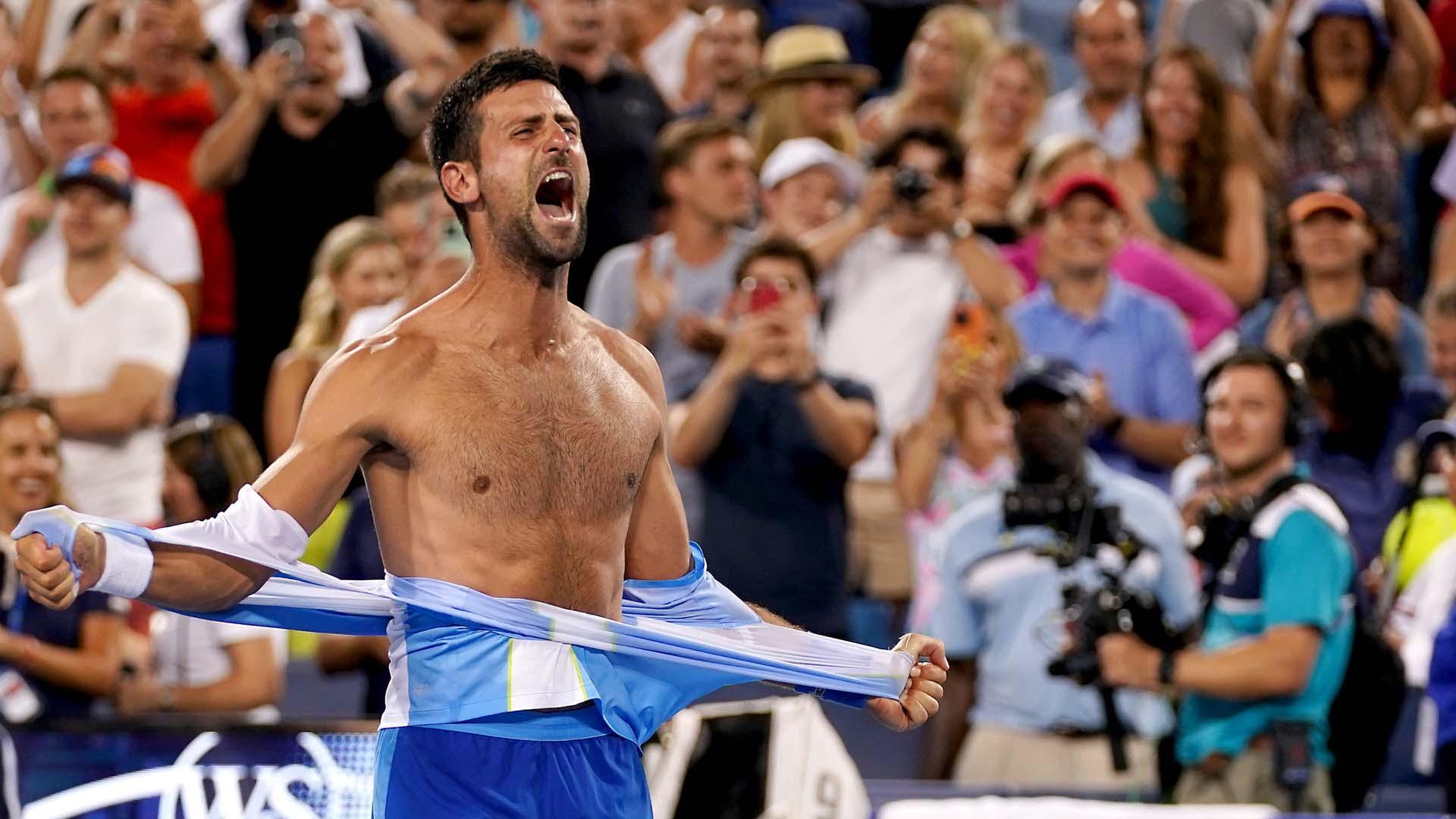 Djokovic celebra su triunfo ante Alcaraz en el Masters 1.000 de Cincinnati